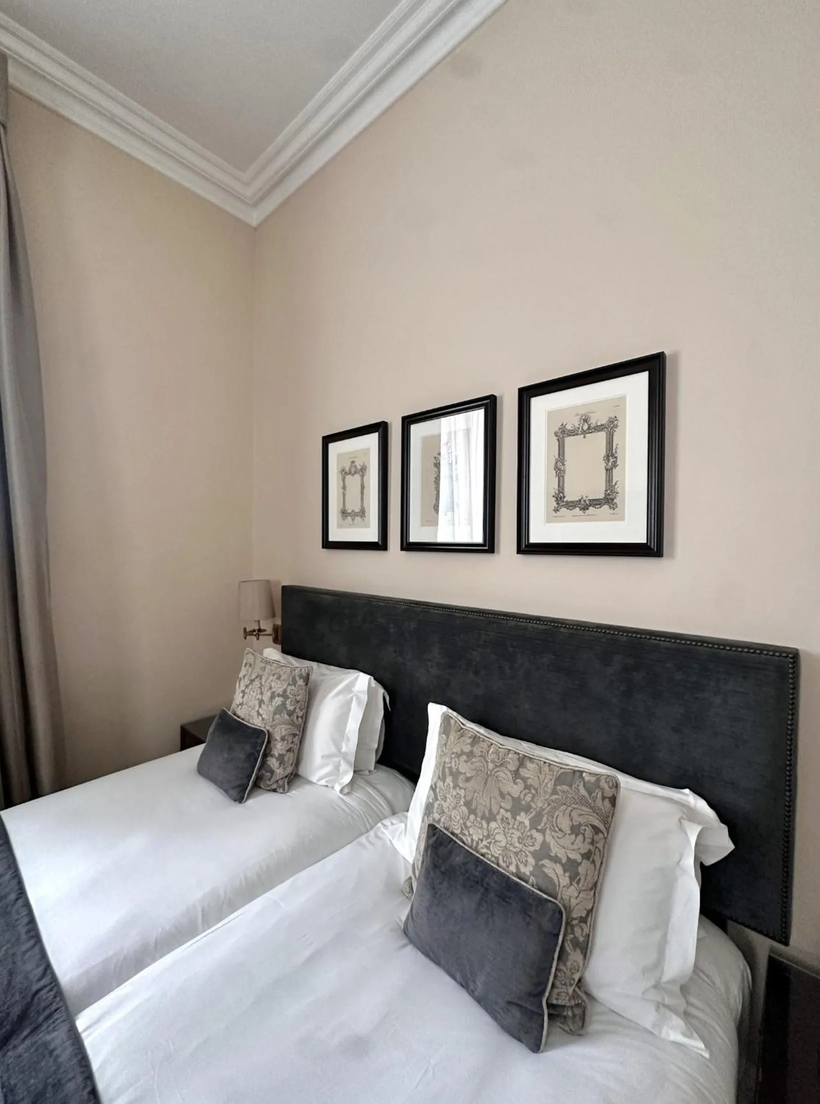 Bedroom, Bed in St Paul's Hotel