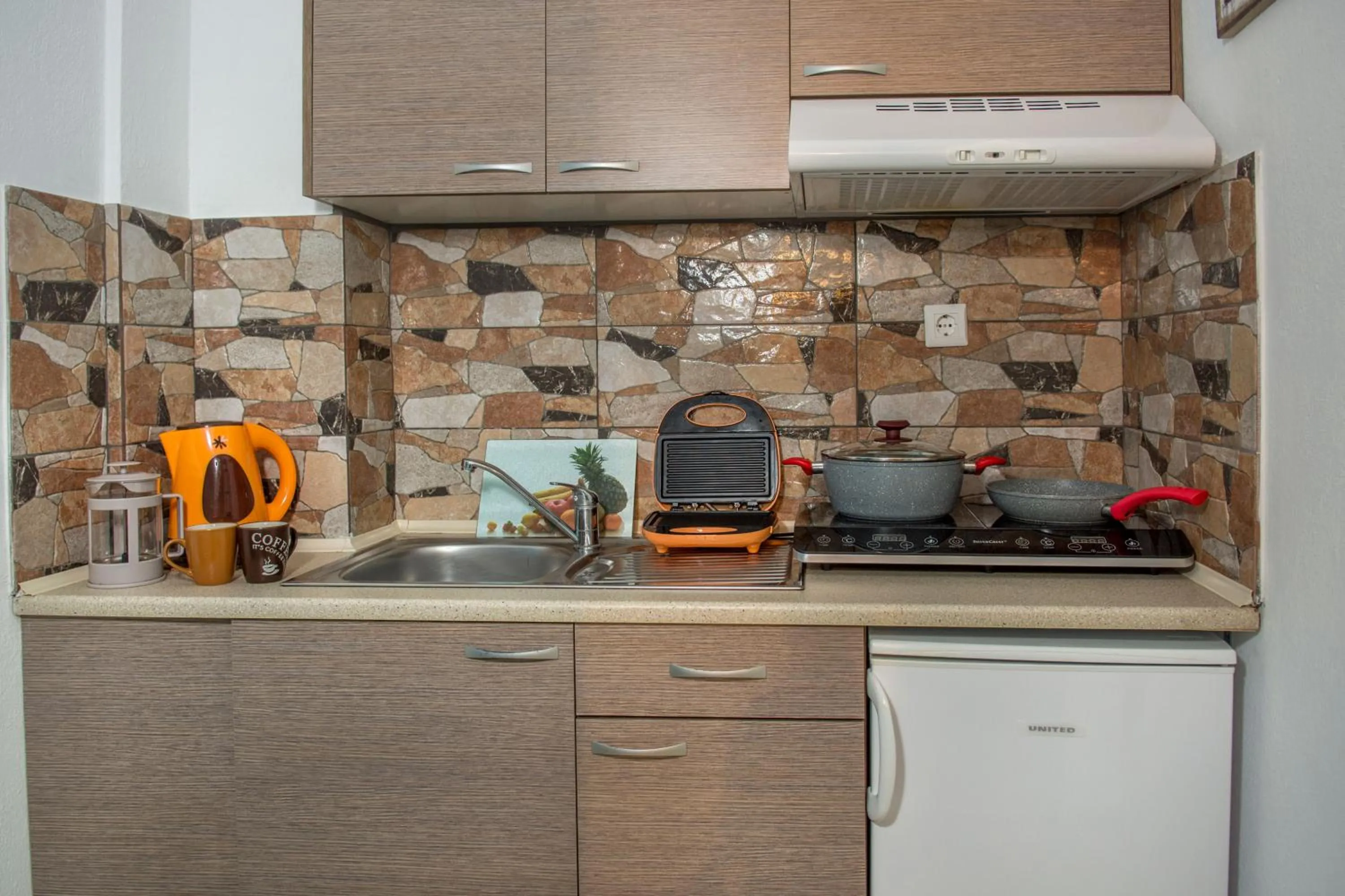 Kitchen or kitchenette in Aelia Studios