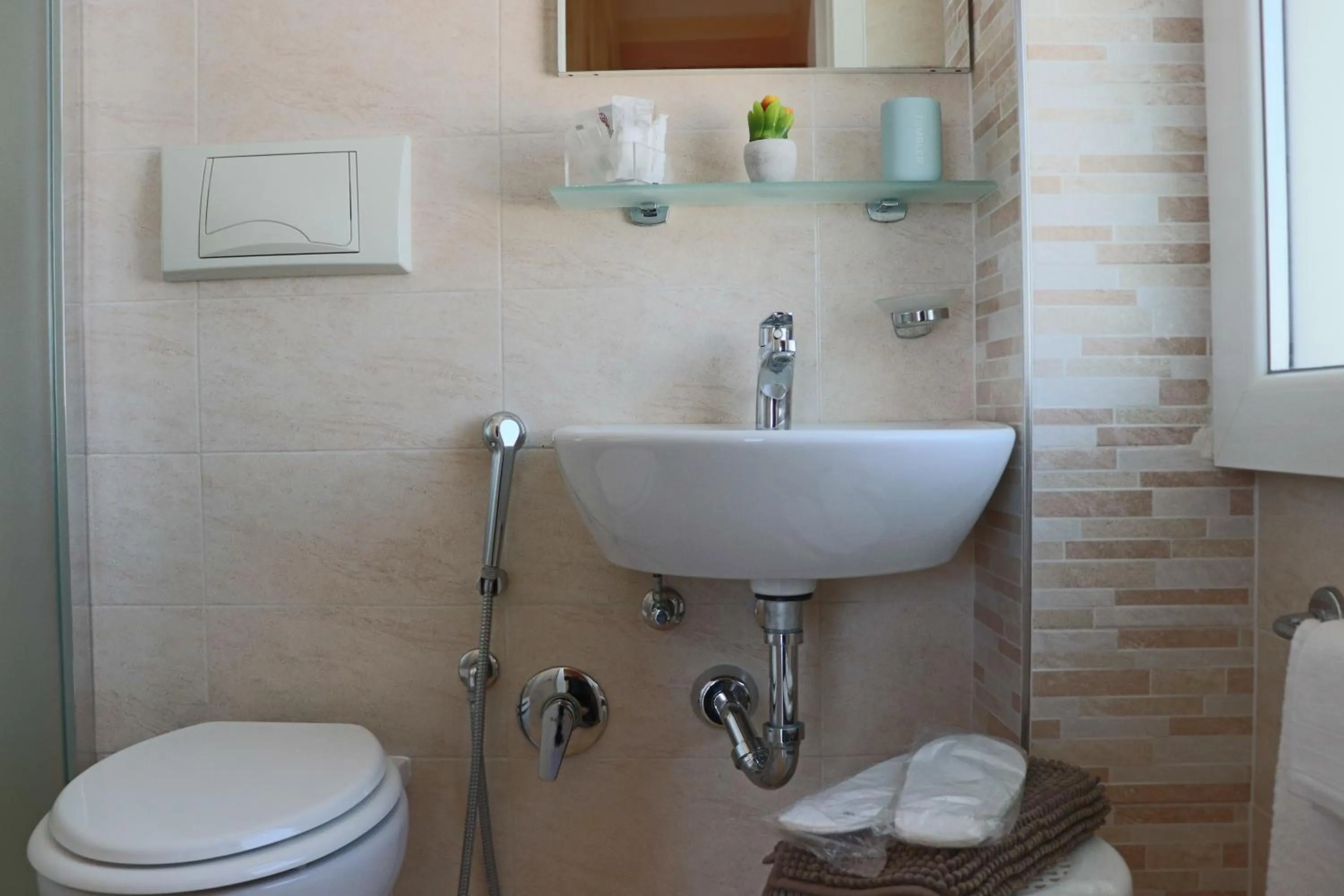 Shower in Hotel Barca D'Oro