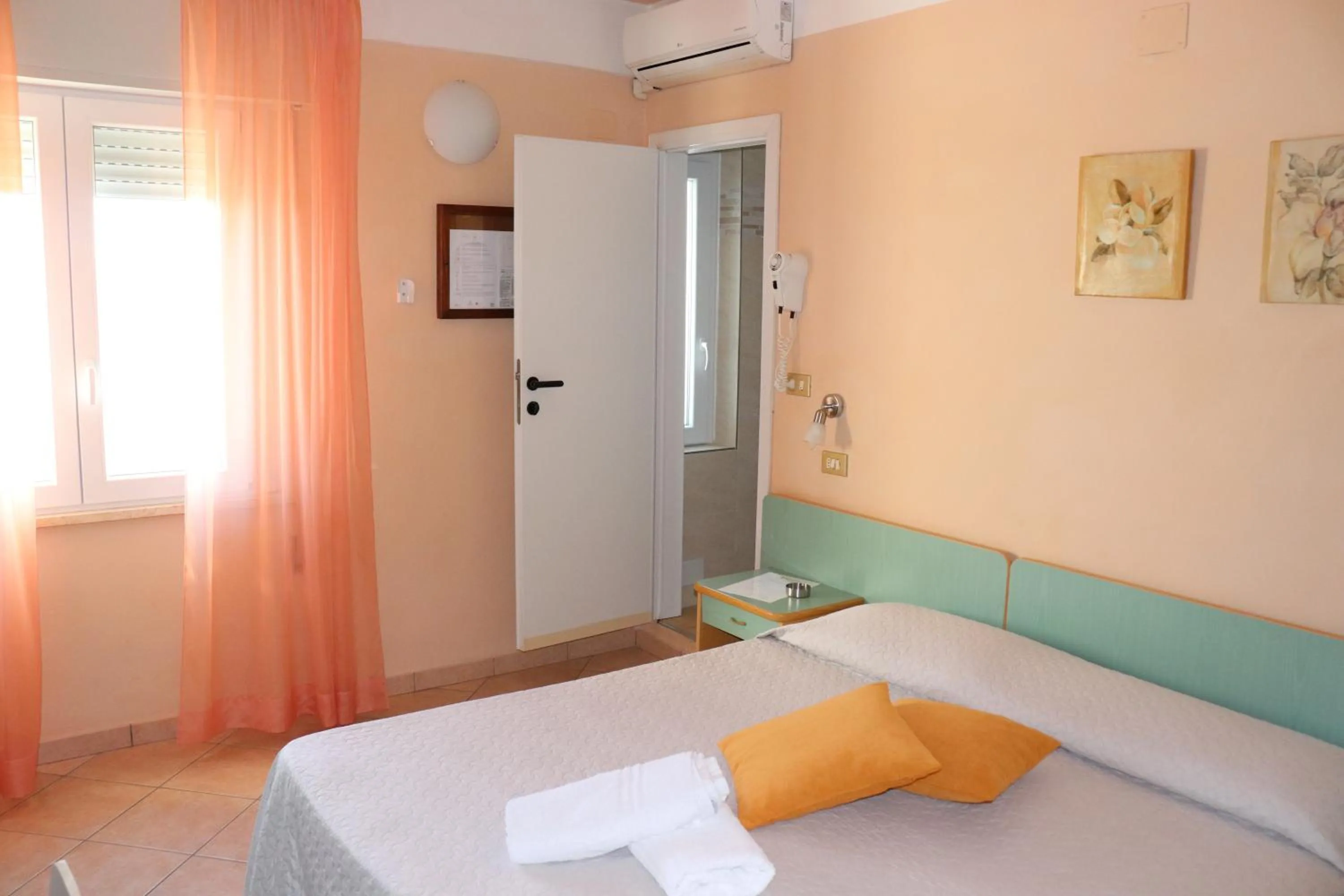 Bedroom, Bed in Hotel Barca D'Oro