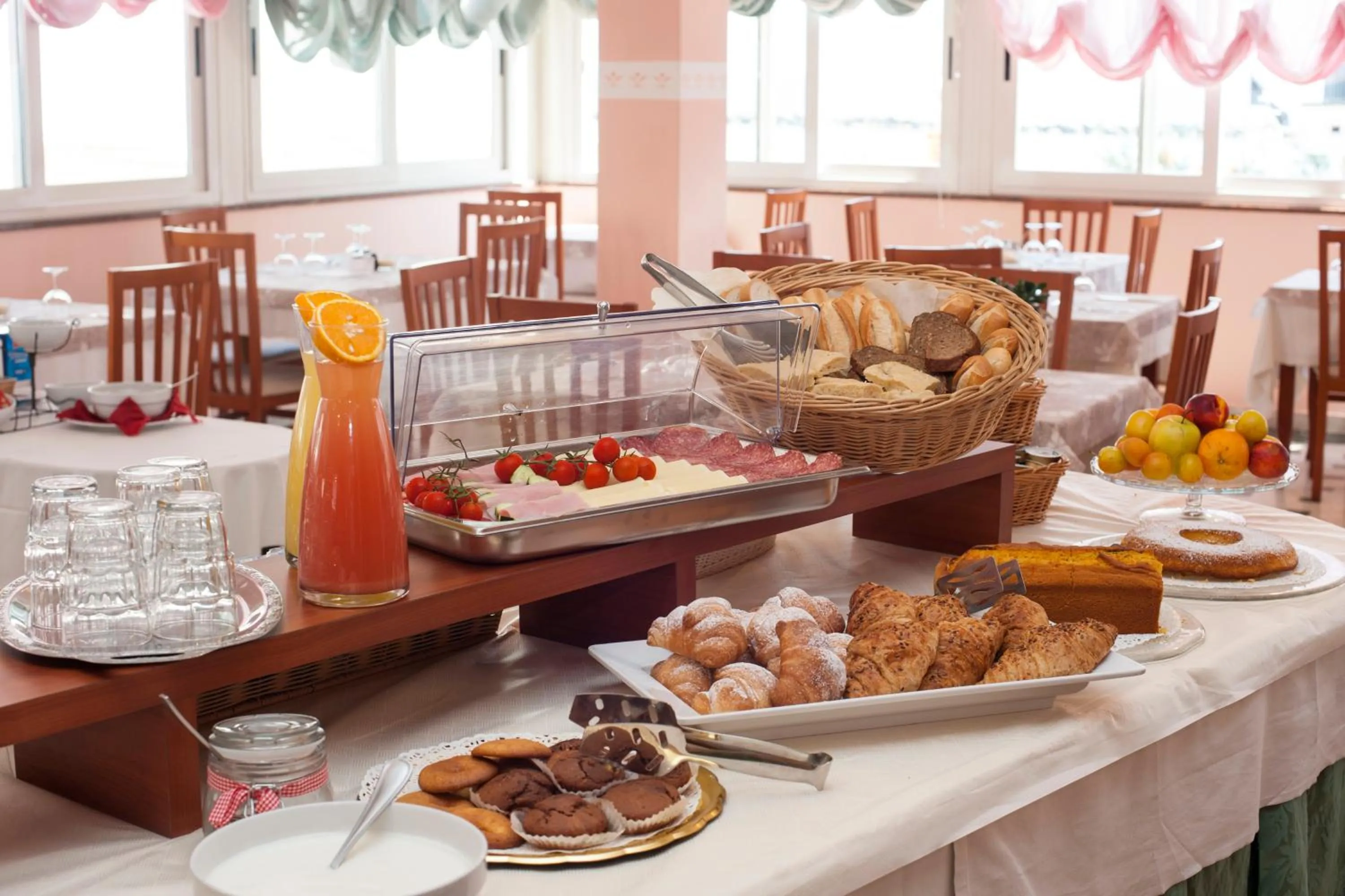 Continental breakfast in Hotel Barca D'Oro