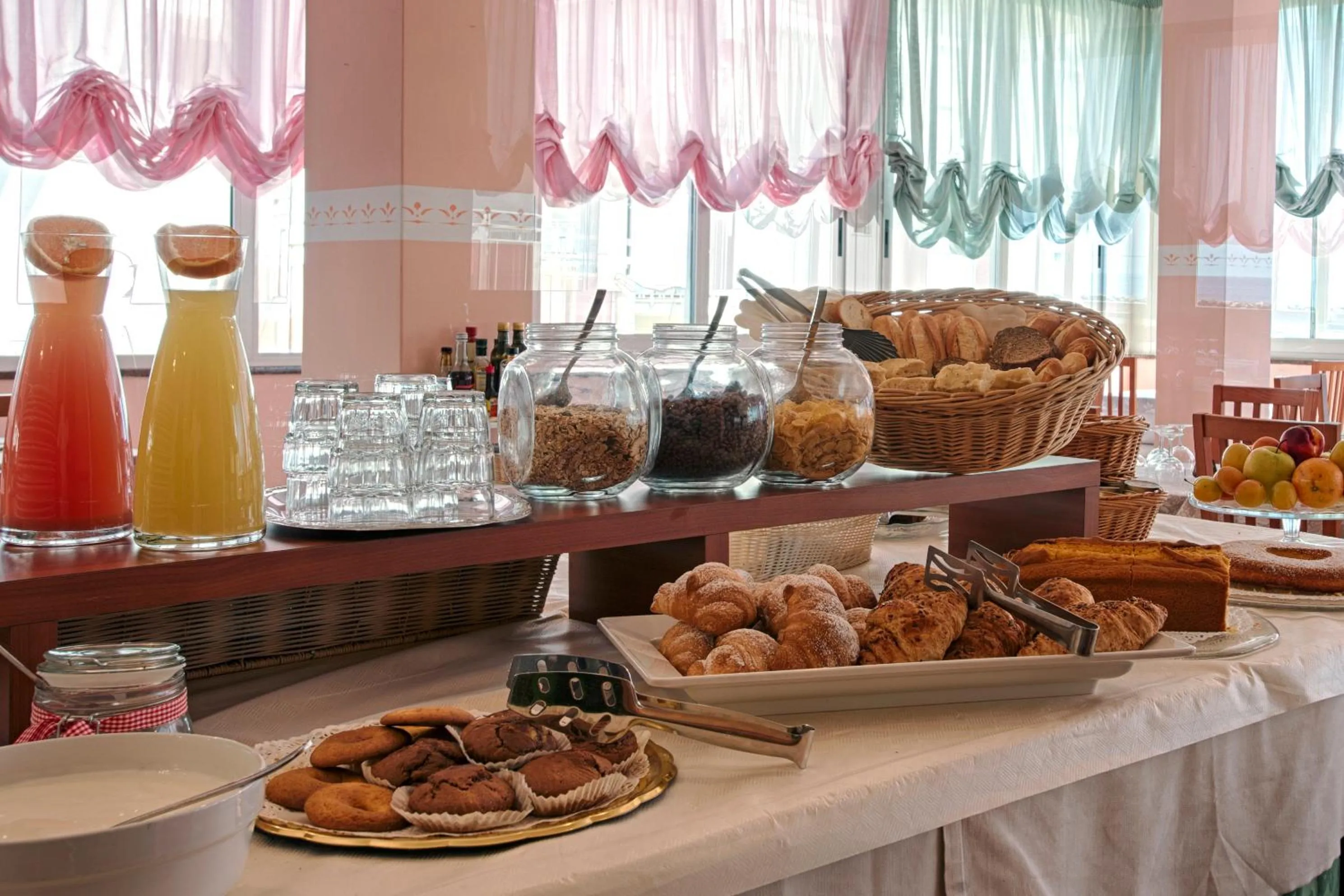 Continental breakfast in Hotel Barca D'Oro