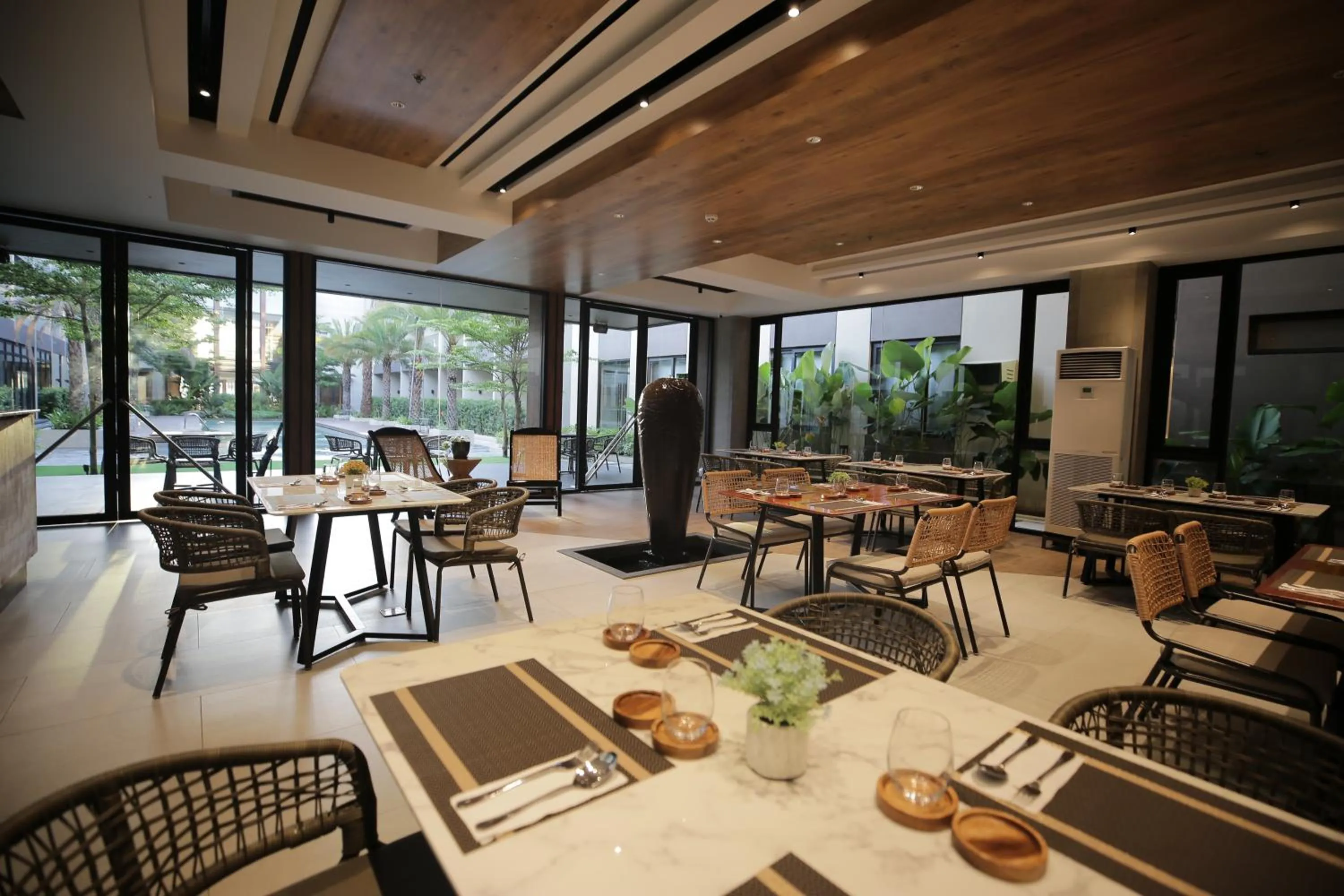 Restaurant/places to eat in The Maximilian Hotel