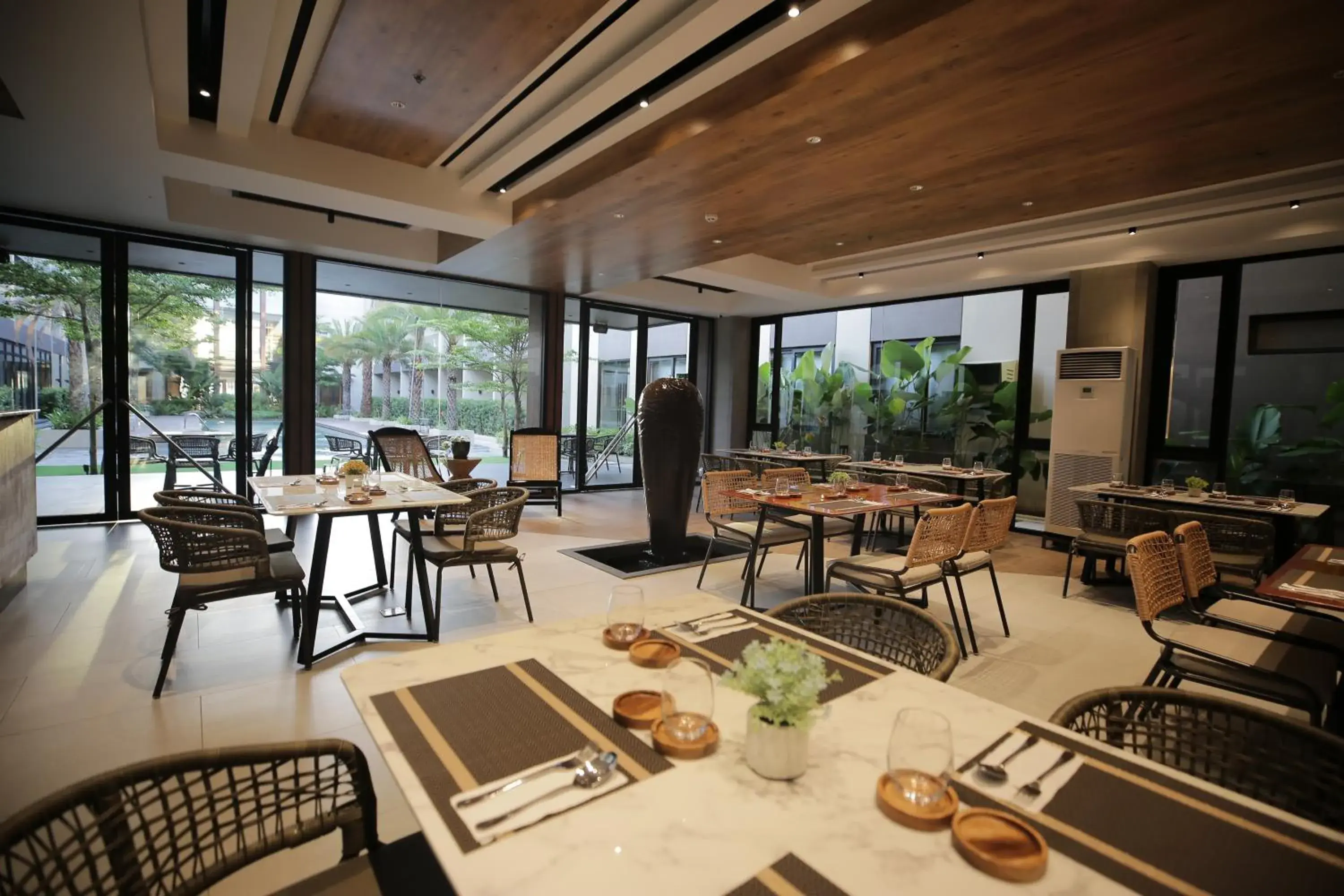 Restaurant/places to eat in The Maximilian Hotel Restaurant/places to eat in The Maximilian Hotel