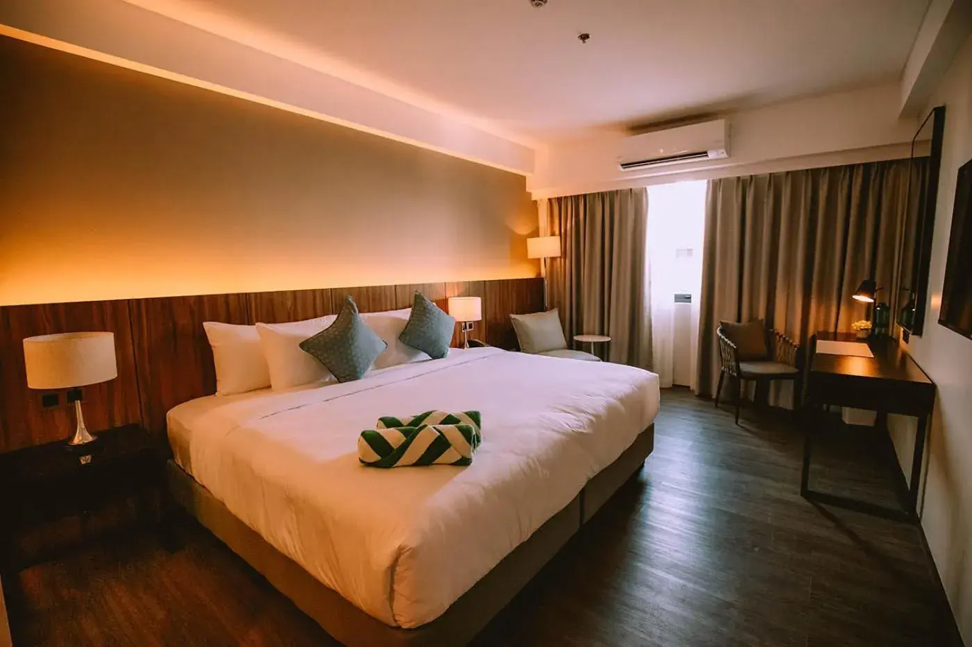 Deluxe King Room in The Maximilian Hotel Deluxe King Room in The Maximilian Hotel