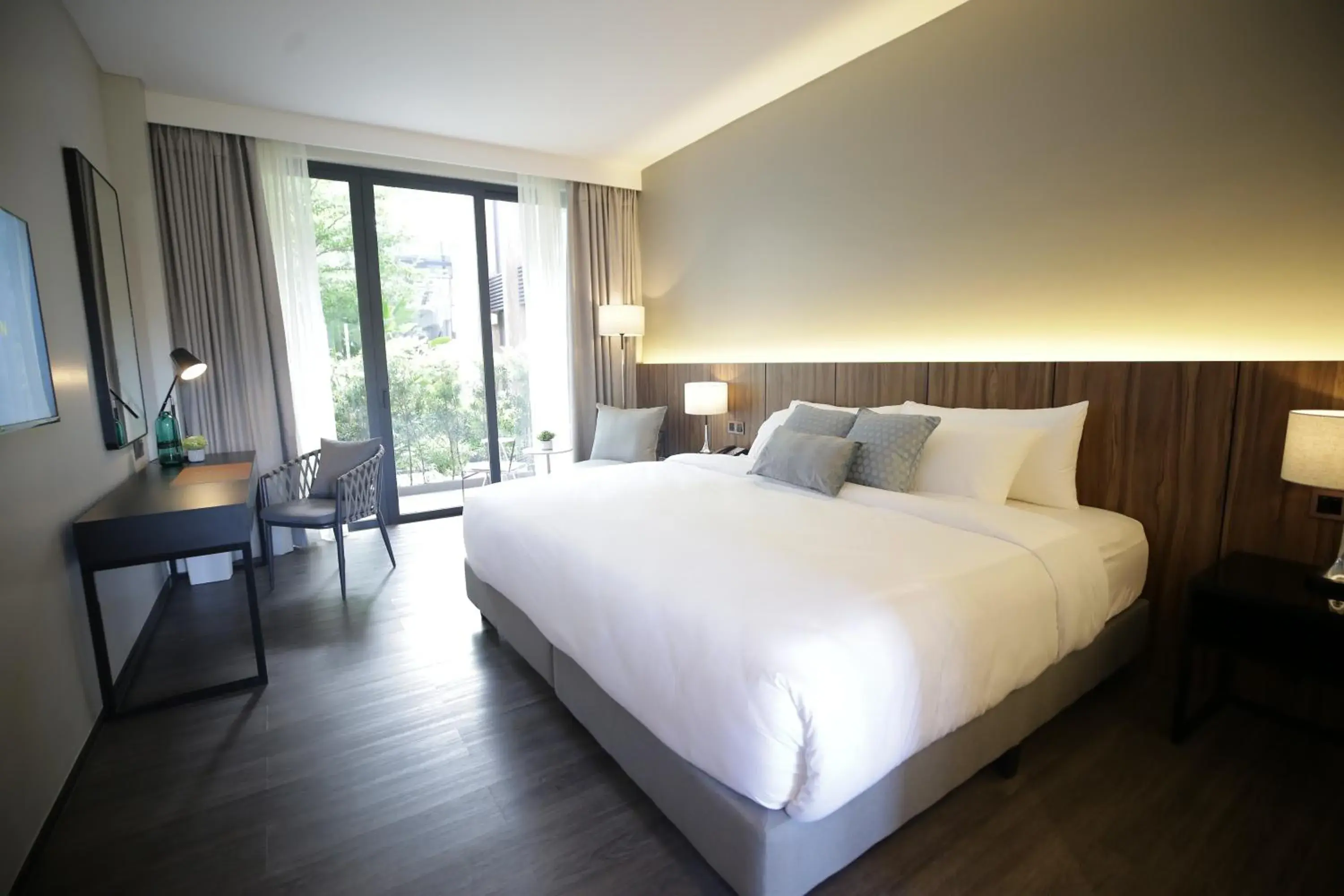 Bedroom, Bed in The Maximilian Hotel Bedroom, Bed in The Maximilian Hotel