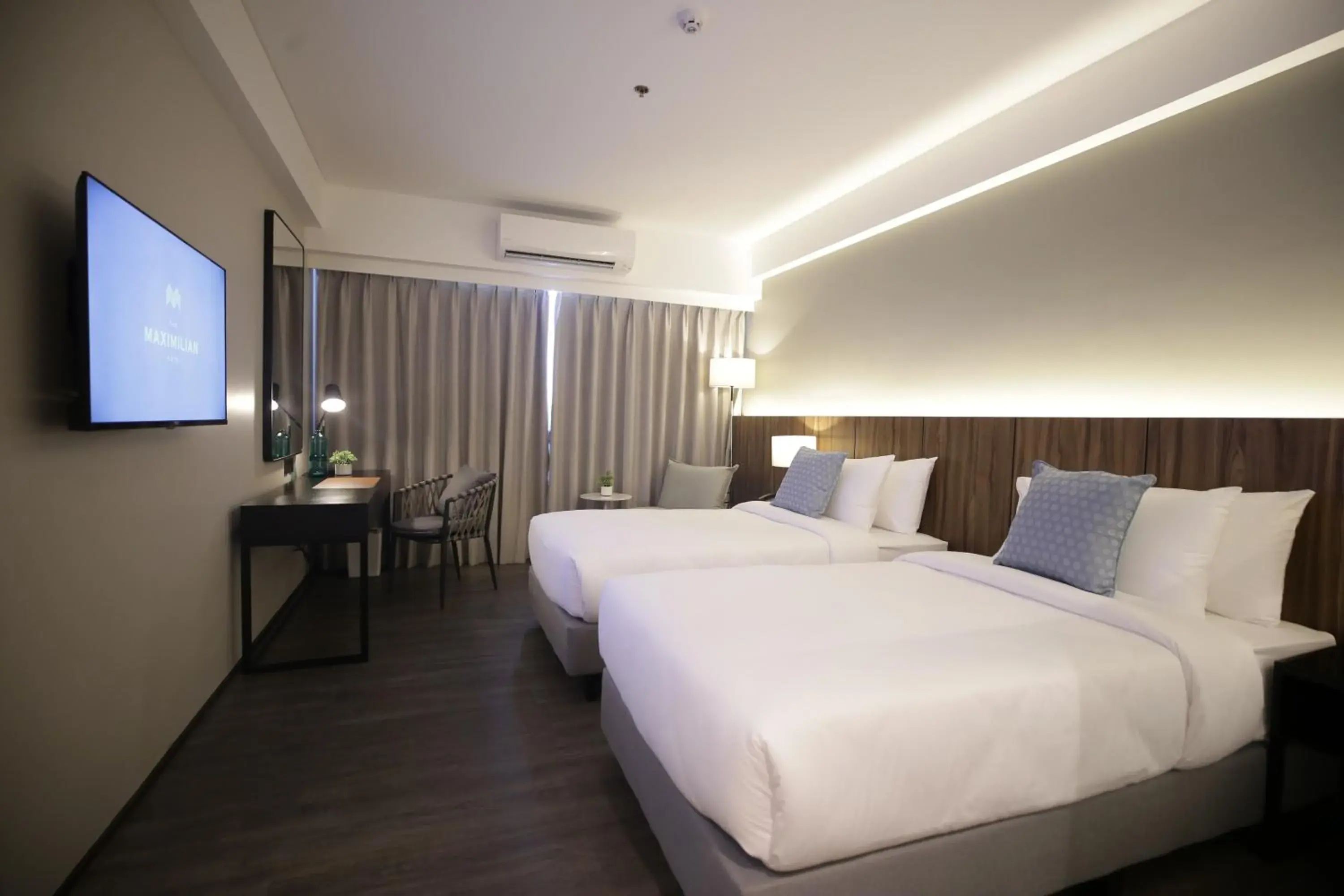 Bed in The Maximilian Hotel Bed in The Maximilian Hotel