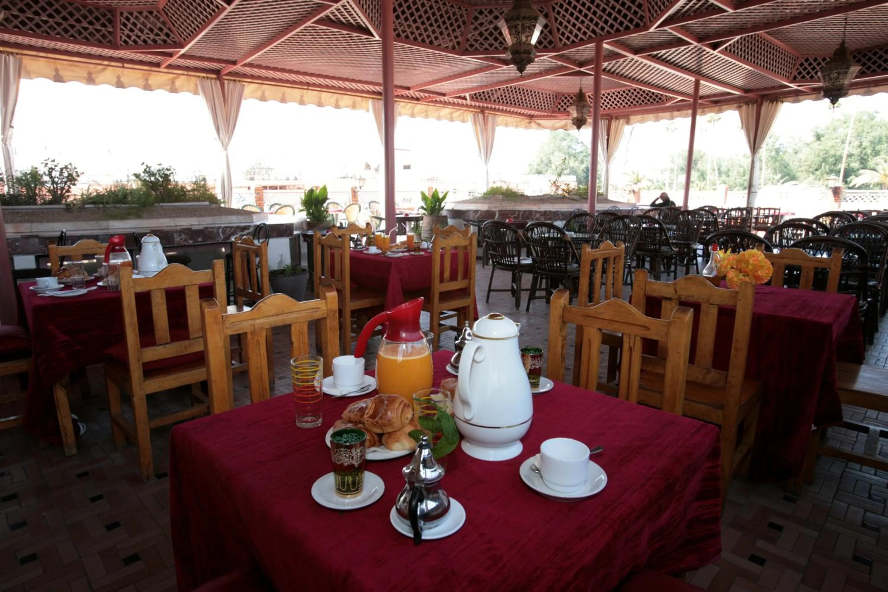 Restaurant/places to eat in Hotel Ichbilia فندق اشبيلية