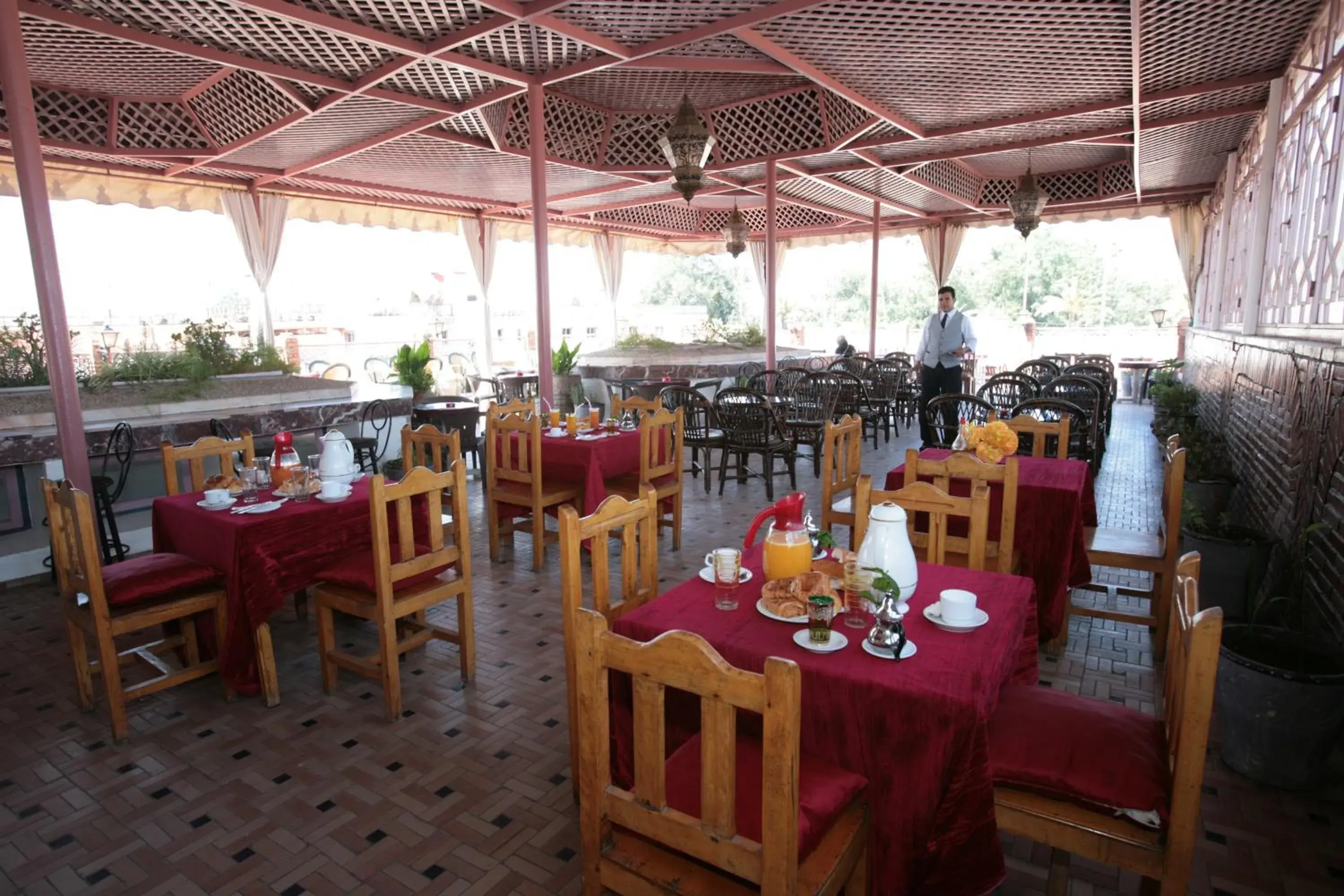 Restaurant/places to eat in Hotel Ichbilia فندق اشبيلية Restaurant/places to eat in Hotel Ichbilia فندق اشبيلية