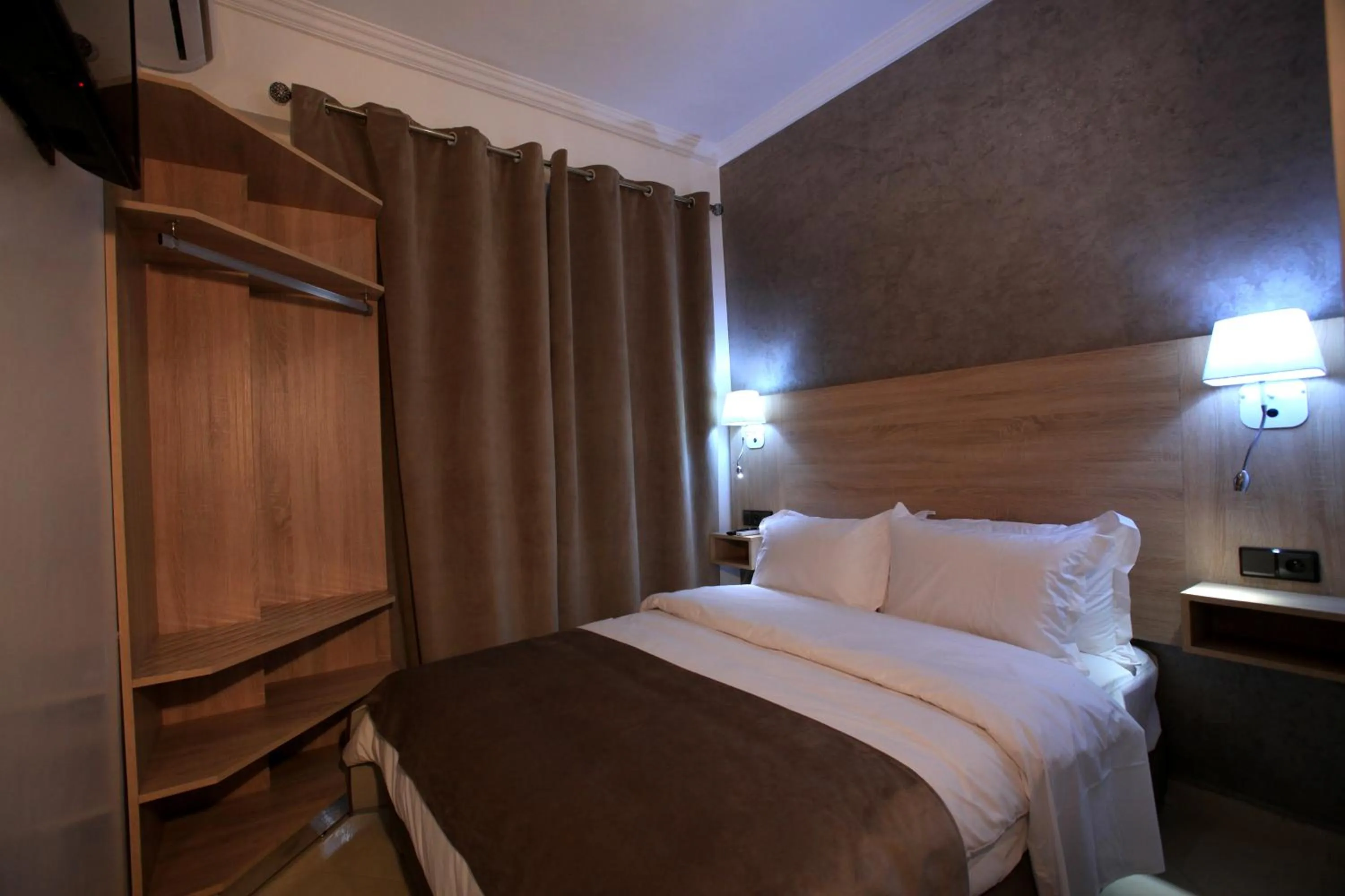 Photo of the whole room, Bed in Hotel Ichbilia فندق اشبيلية