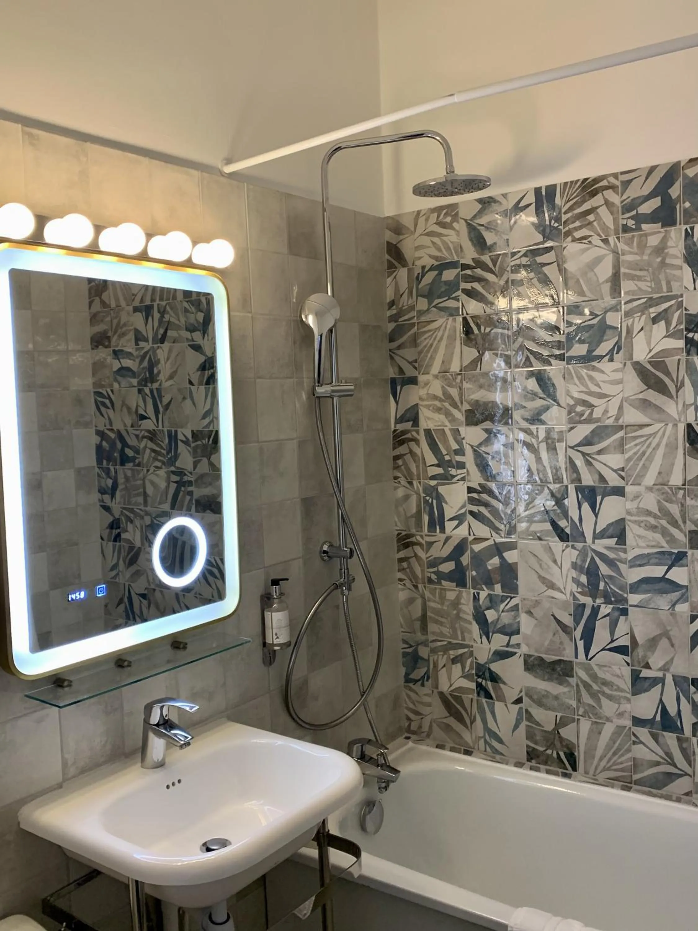 Bathroom in Ambassadeur Hotel - Cherbourg Port de Plaisance