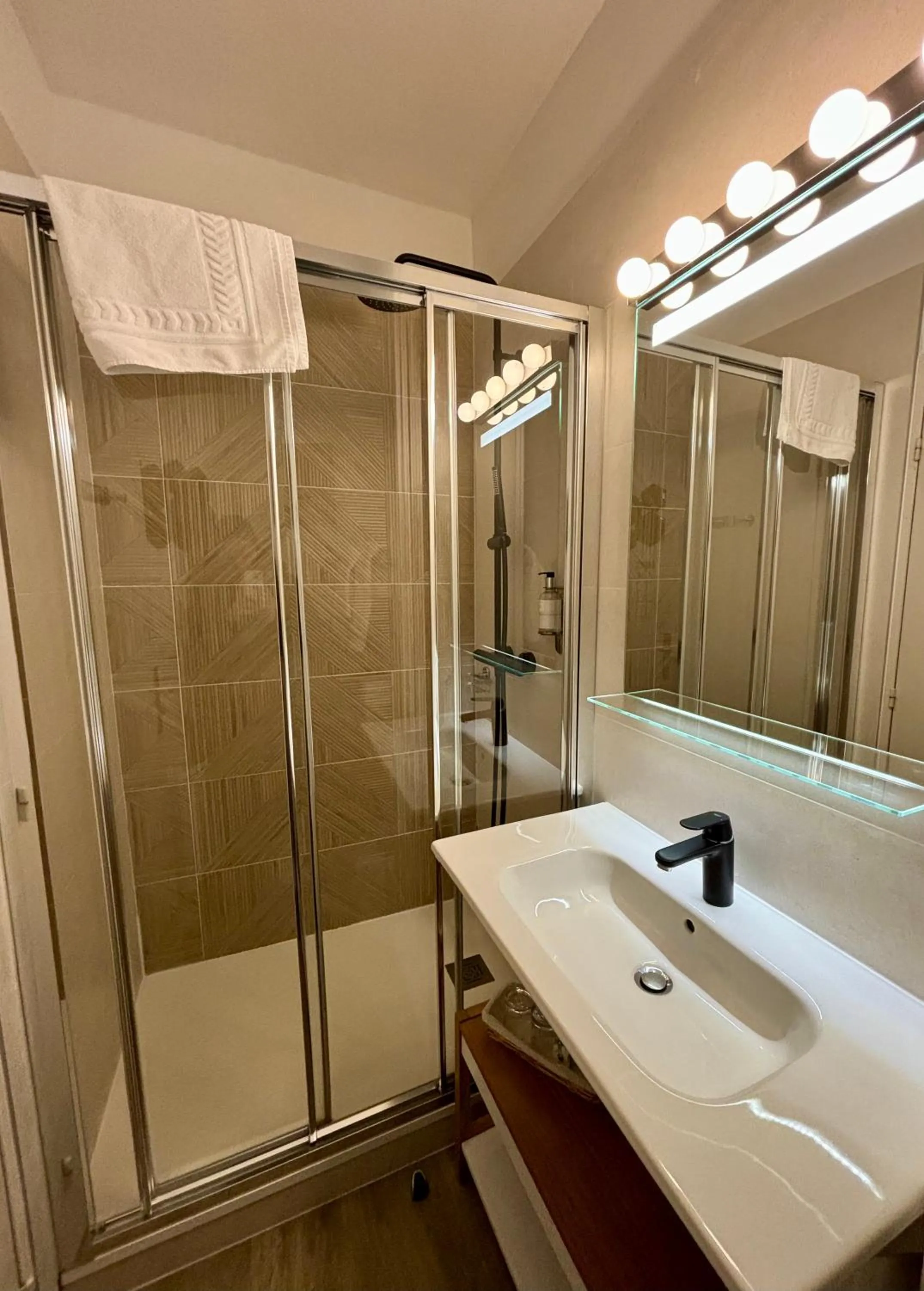 Bathroom in Ambassadeur Hotel - Cherbourg Port de Plaisance