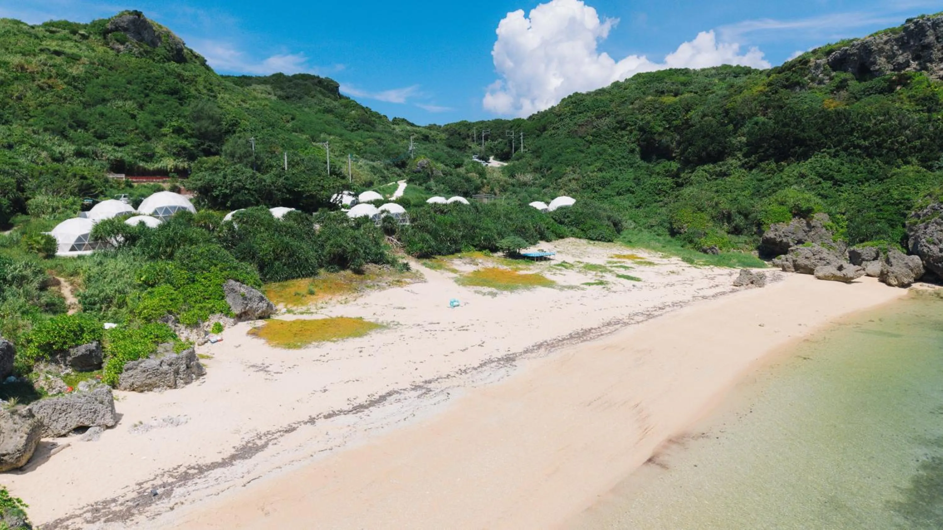 Beach in glampark resort Akuna beach