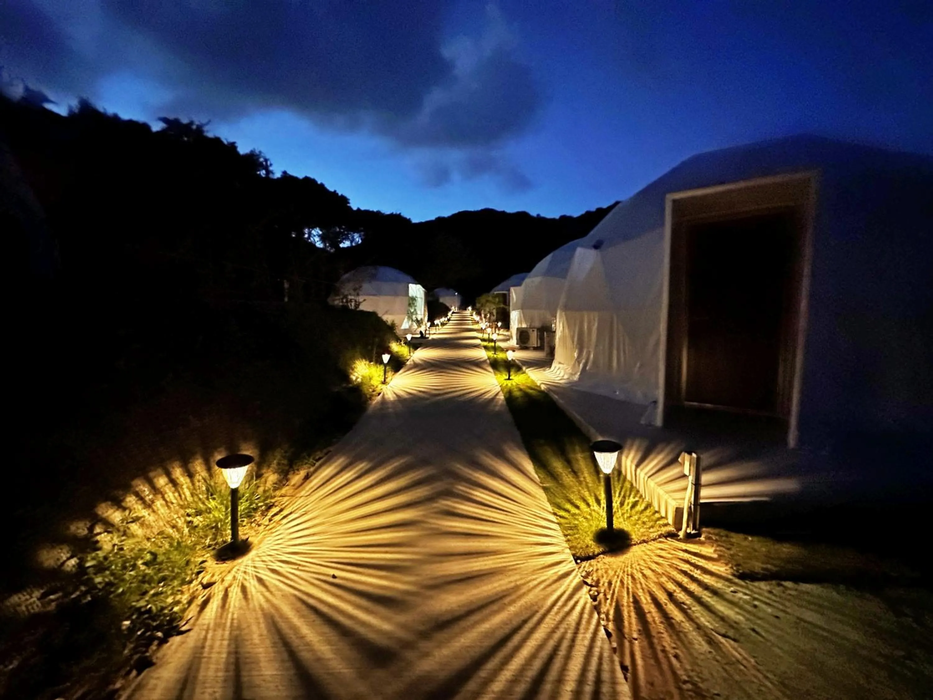 Night in glampark resort Akuna beach