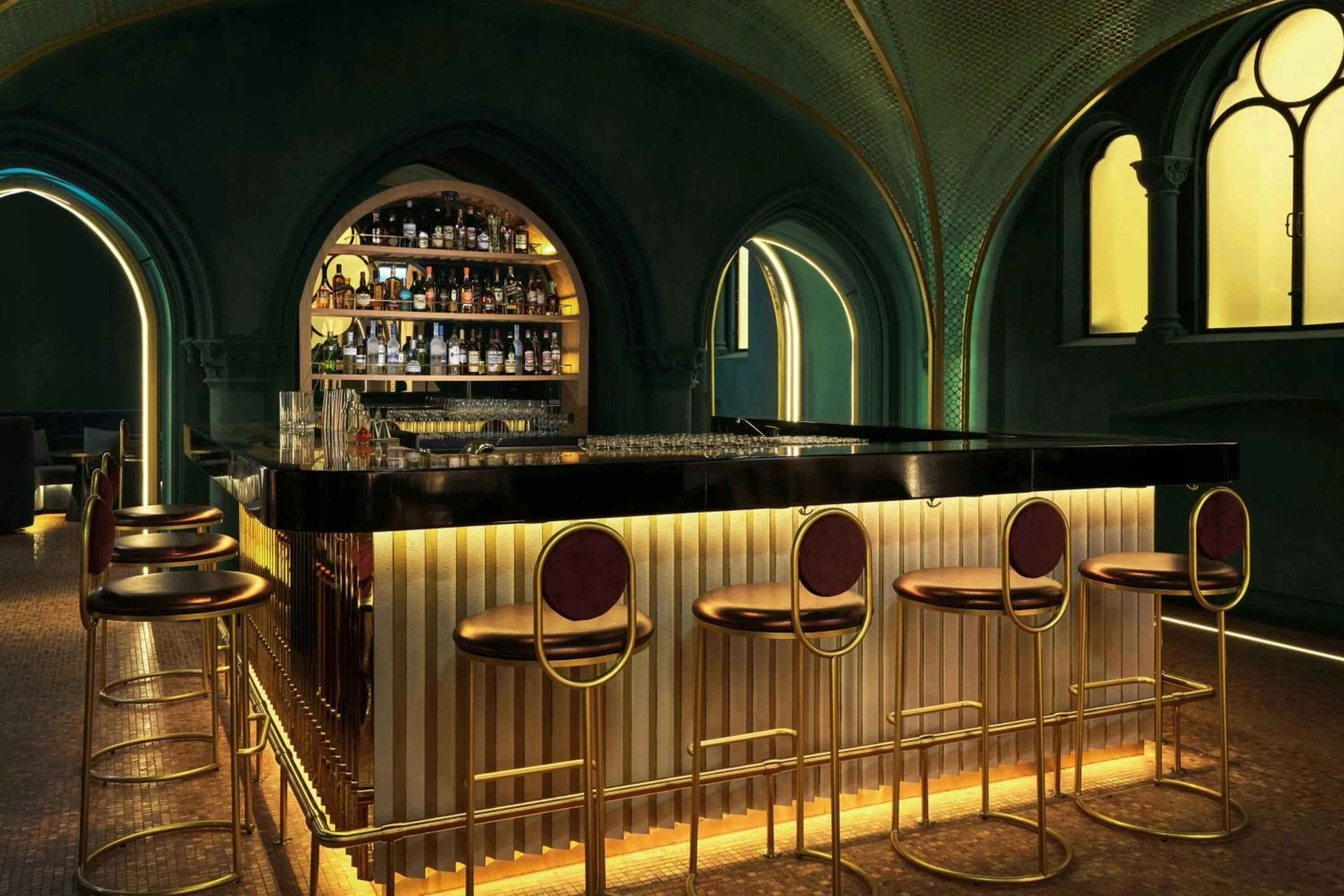 Restaurant/places to eat in W Budapest