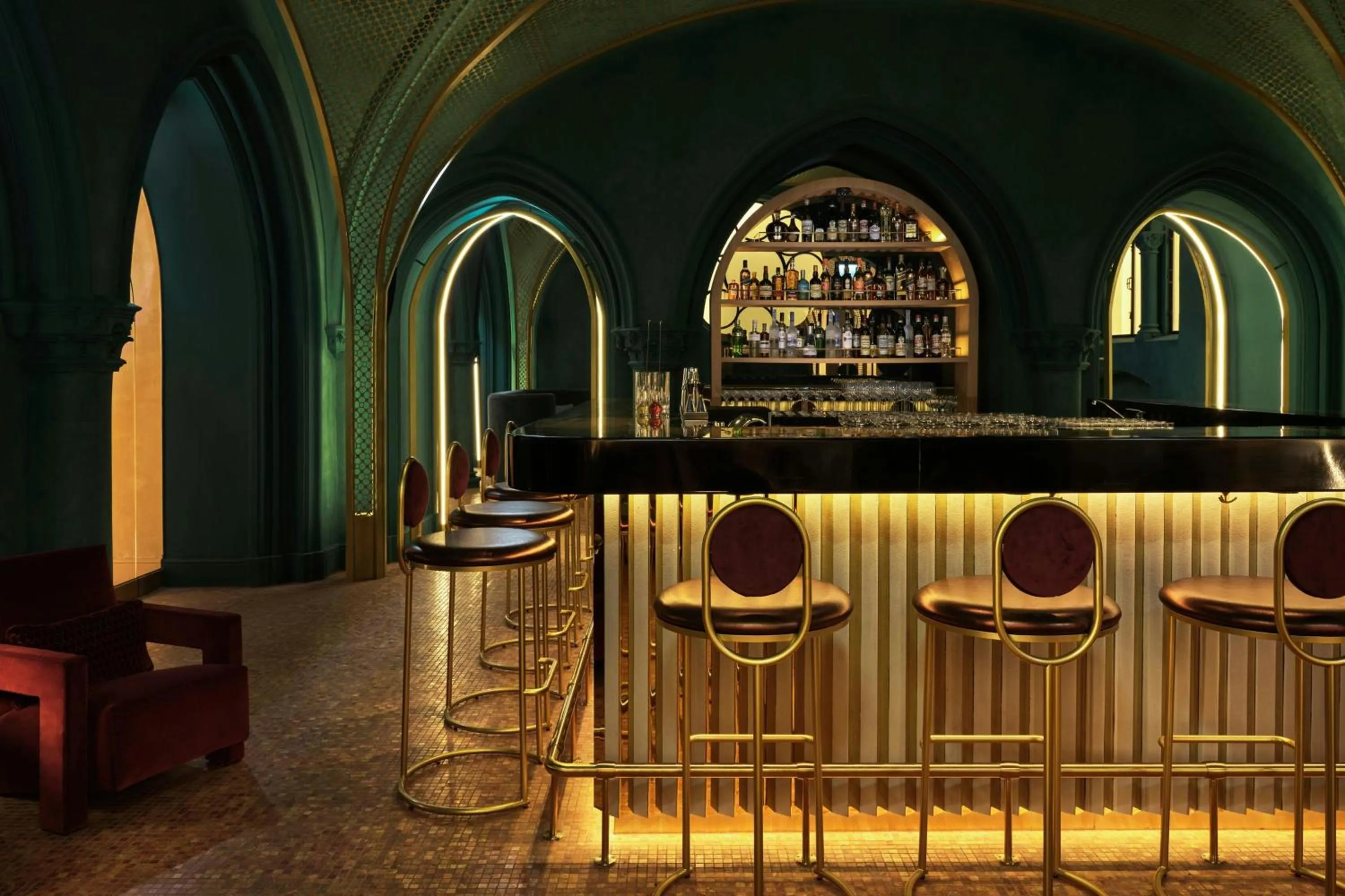 Restaurant/places to eat in W Budapest