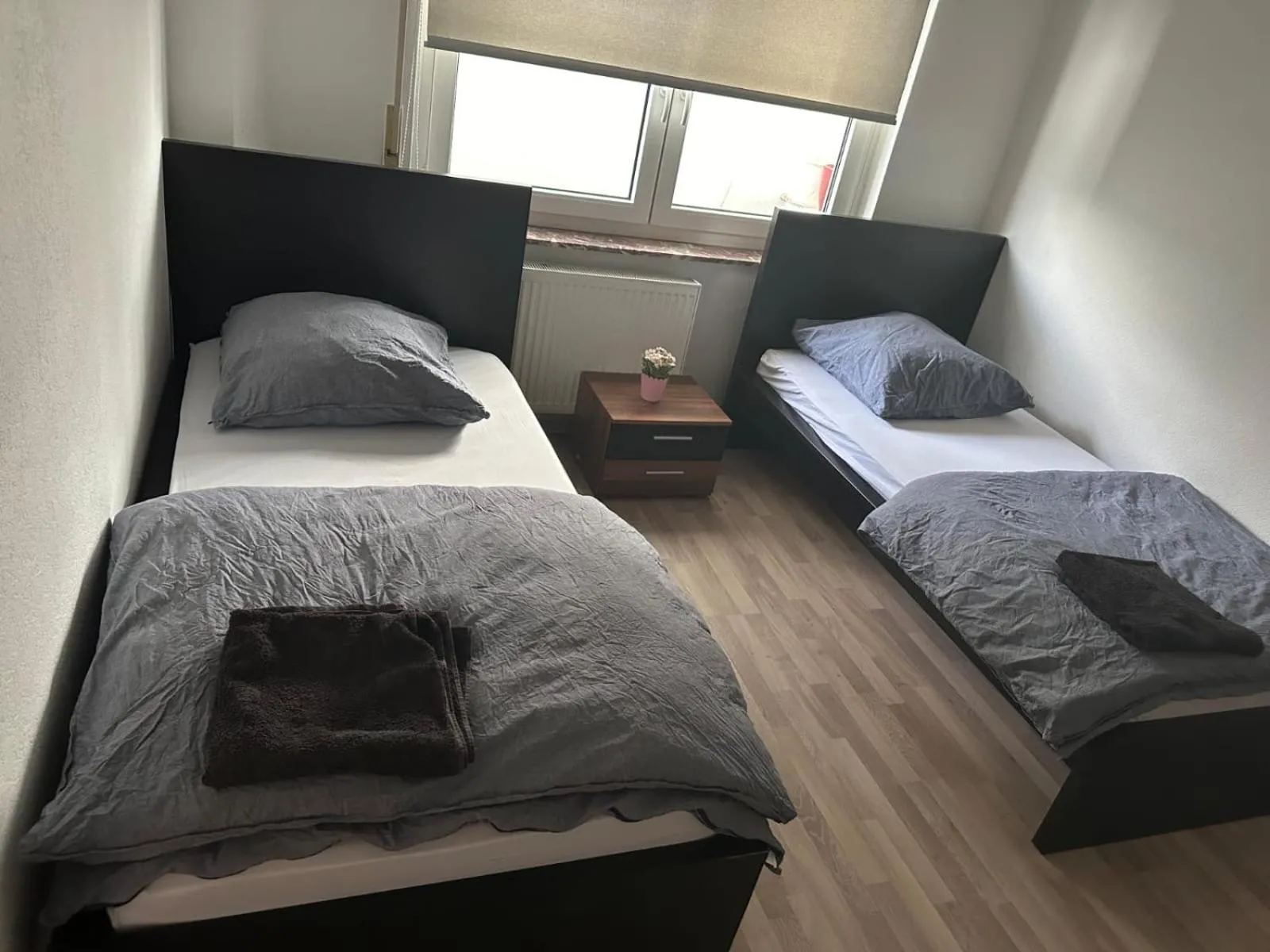 Bed in Frankfurt Airport & Fair Apartment