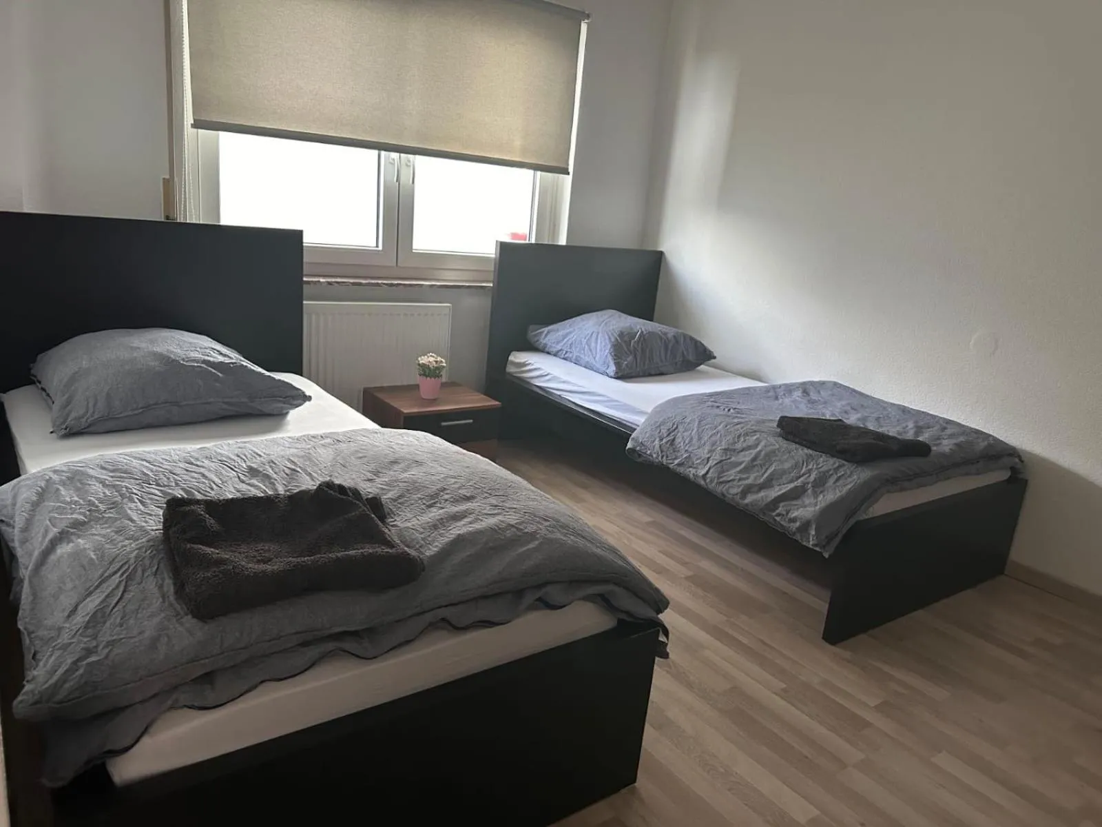 Bed in Frankfurt Airport & Fair Apartment