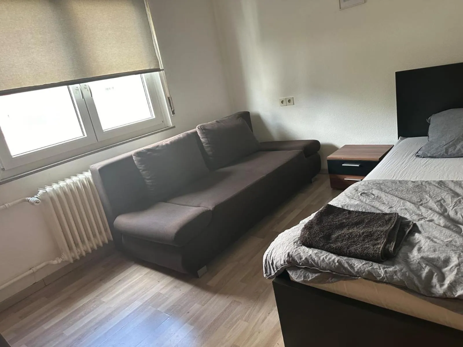 Bed in Frankfurt Airport & Fair Apartment