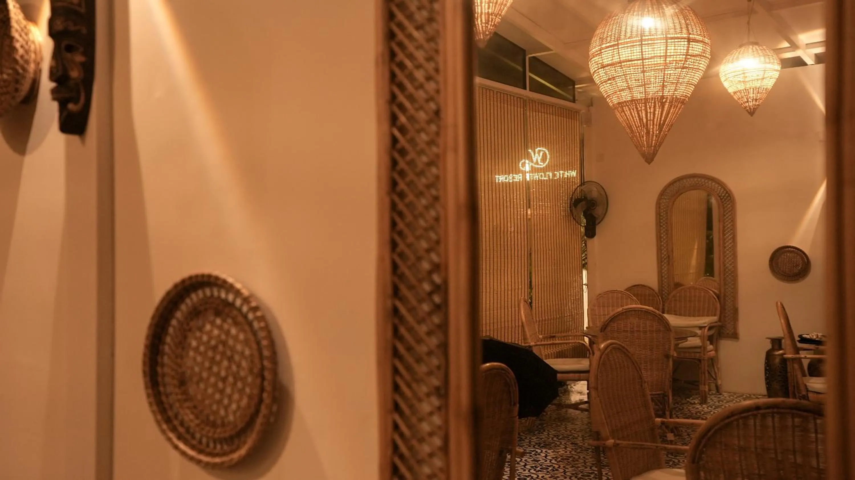 Restaurant/places to eat in Whiteflower Resort Morjim