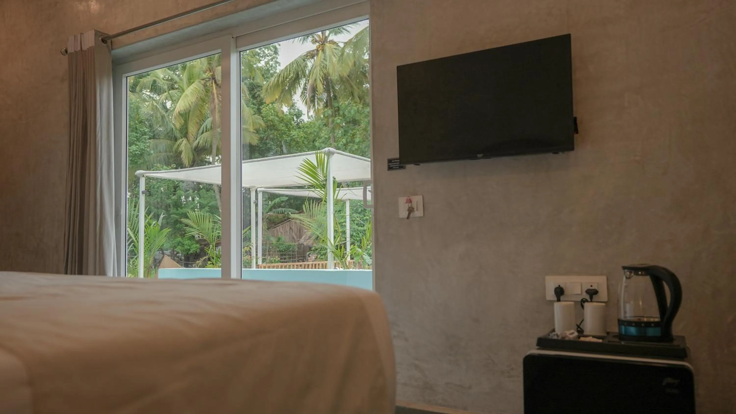 Bed in Whiteflower Resort Morjim