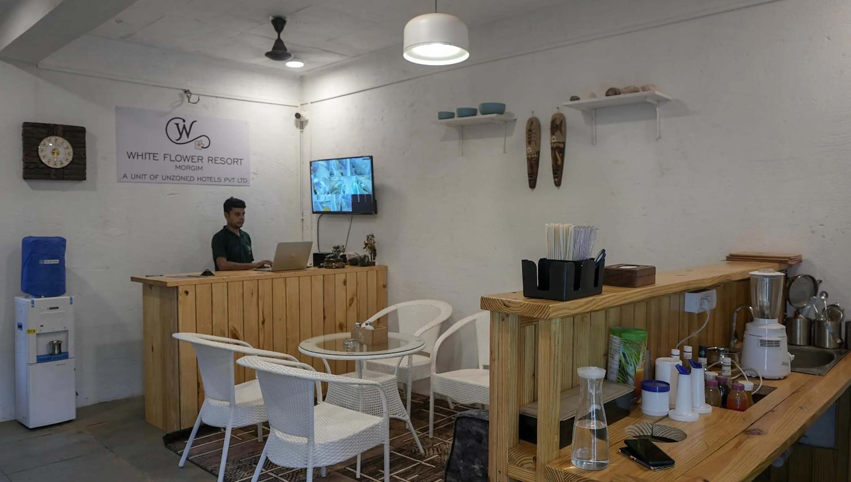 Coffee/tea facilities in Whiteflower Resort Morjim