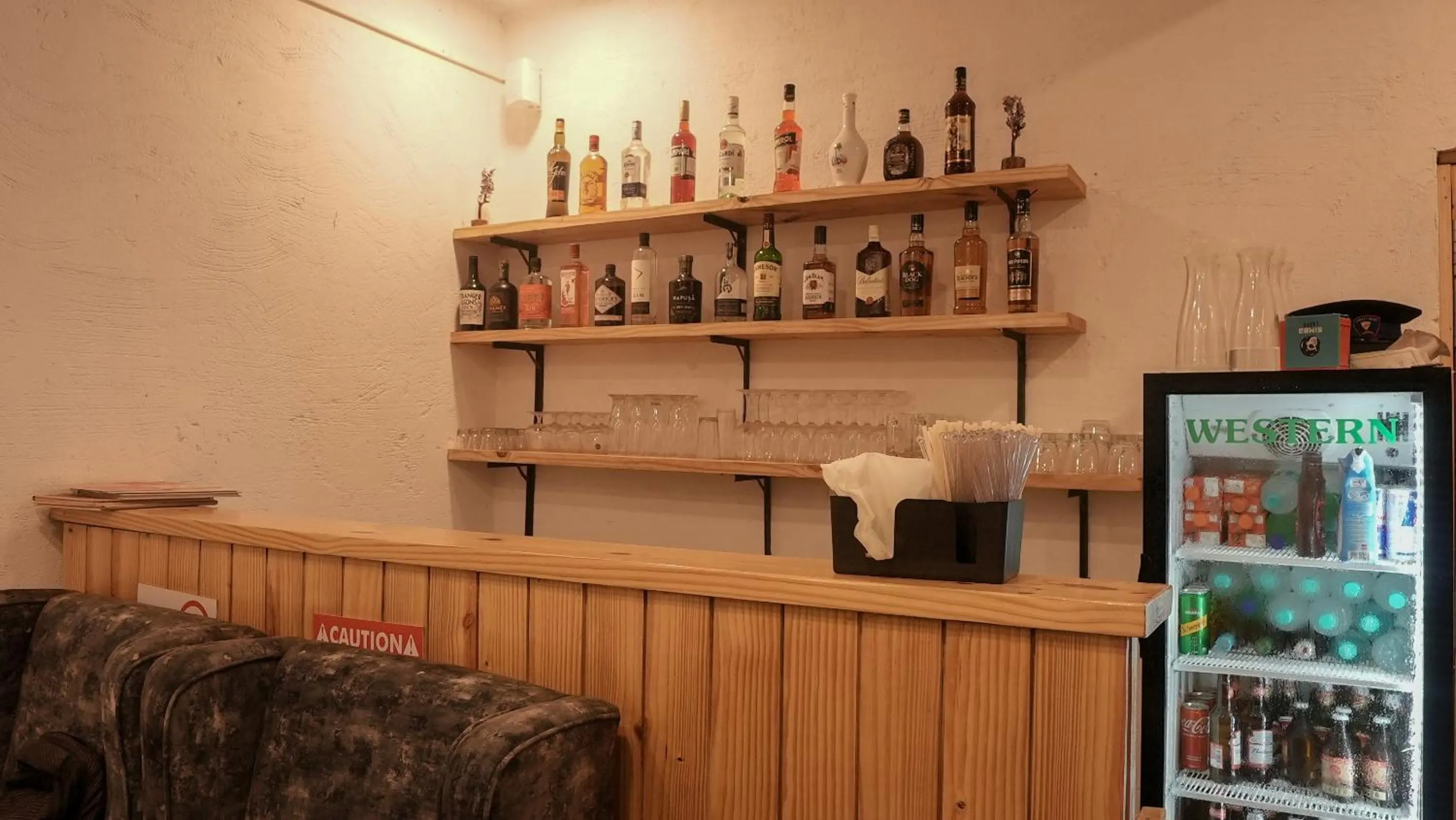 Restaurant/places to eat in Whiteflower Resort Morjim