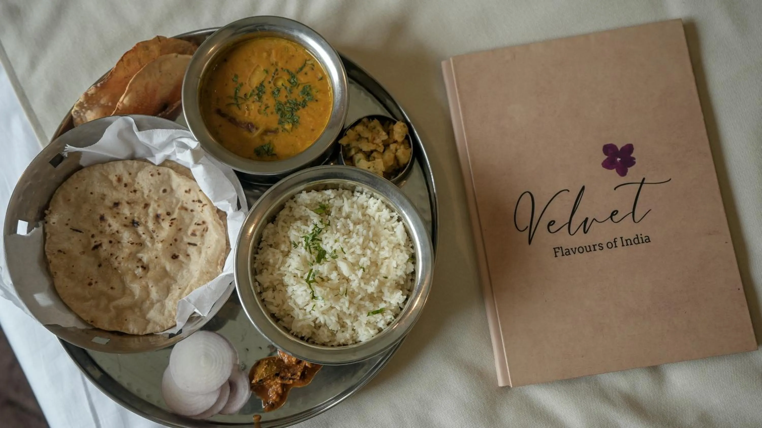 Restaurant/places to eat in Whiteflower Resort Morjim