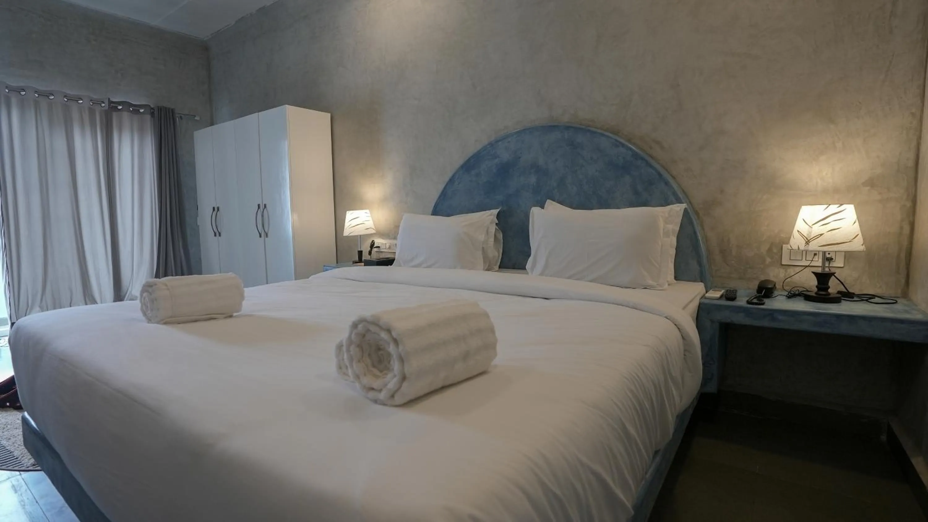 Bed in Whiteflower Resort Morjim