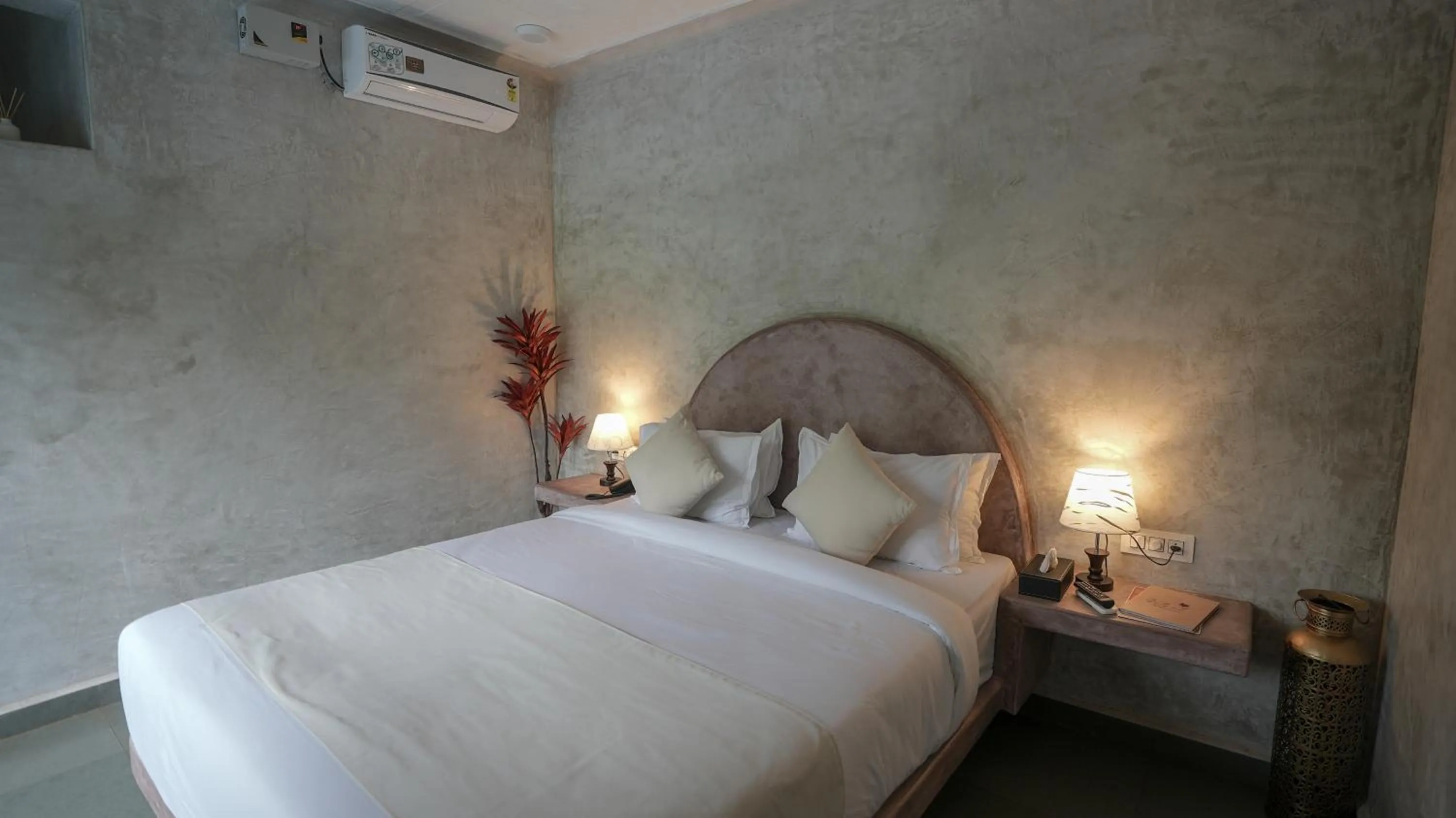 Bed in Whiteflower Resort Morjim