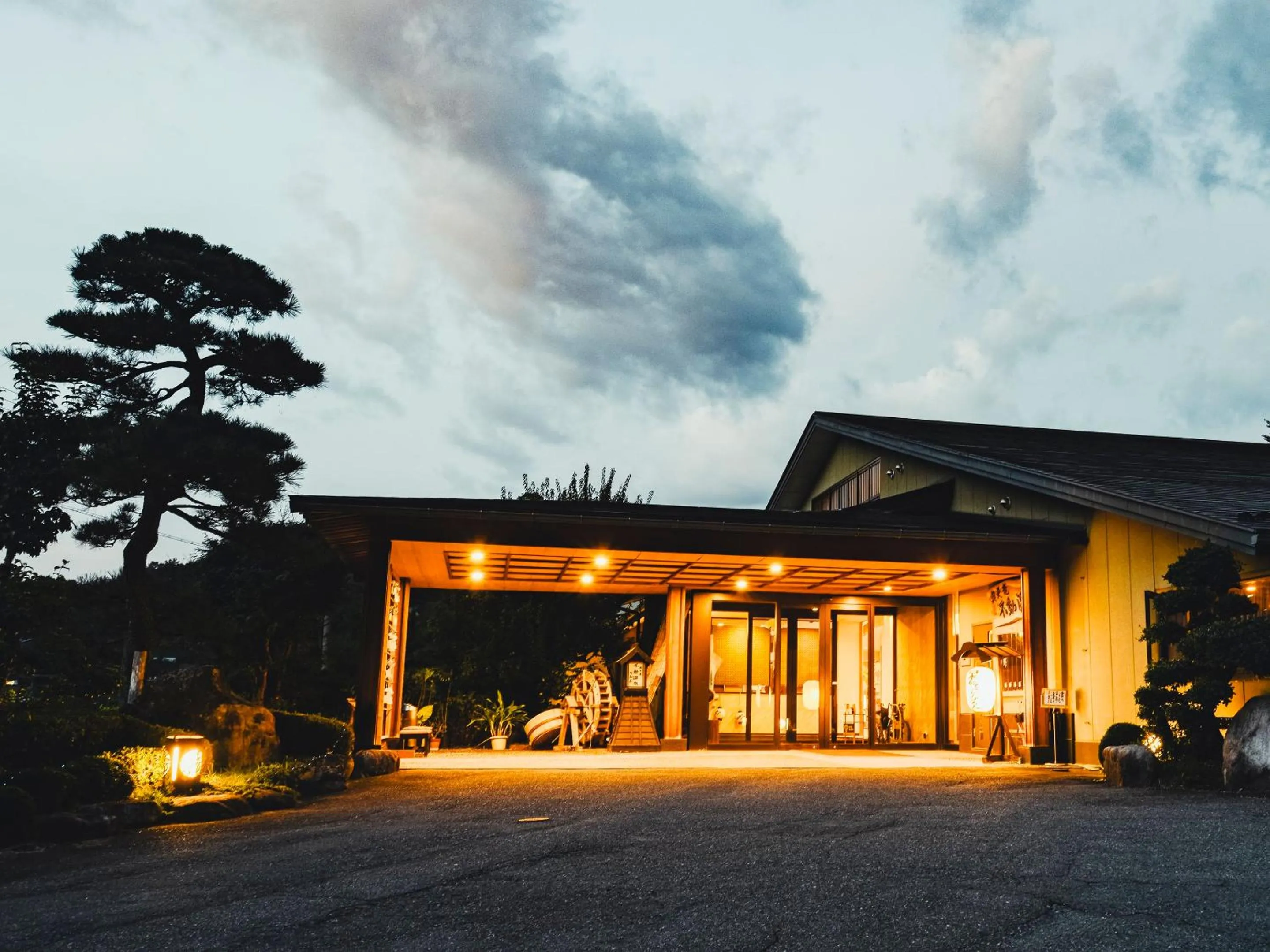 Property building in Fudouonsen Sawaya