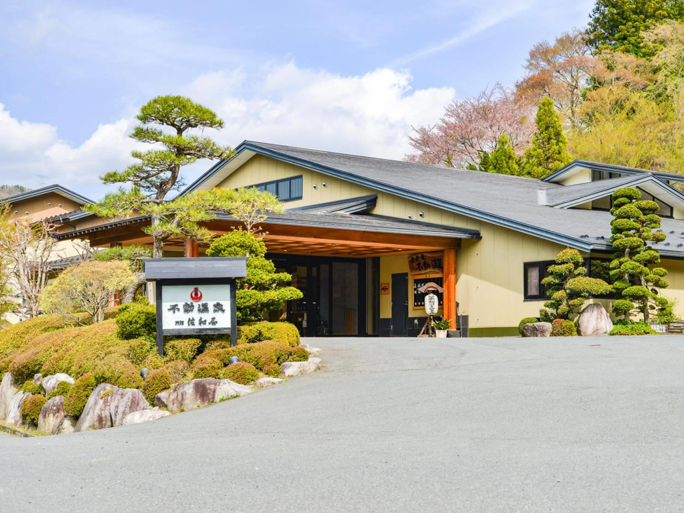 Property building in Fudouonsen Sawaya