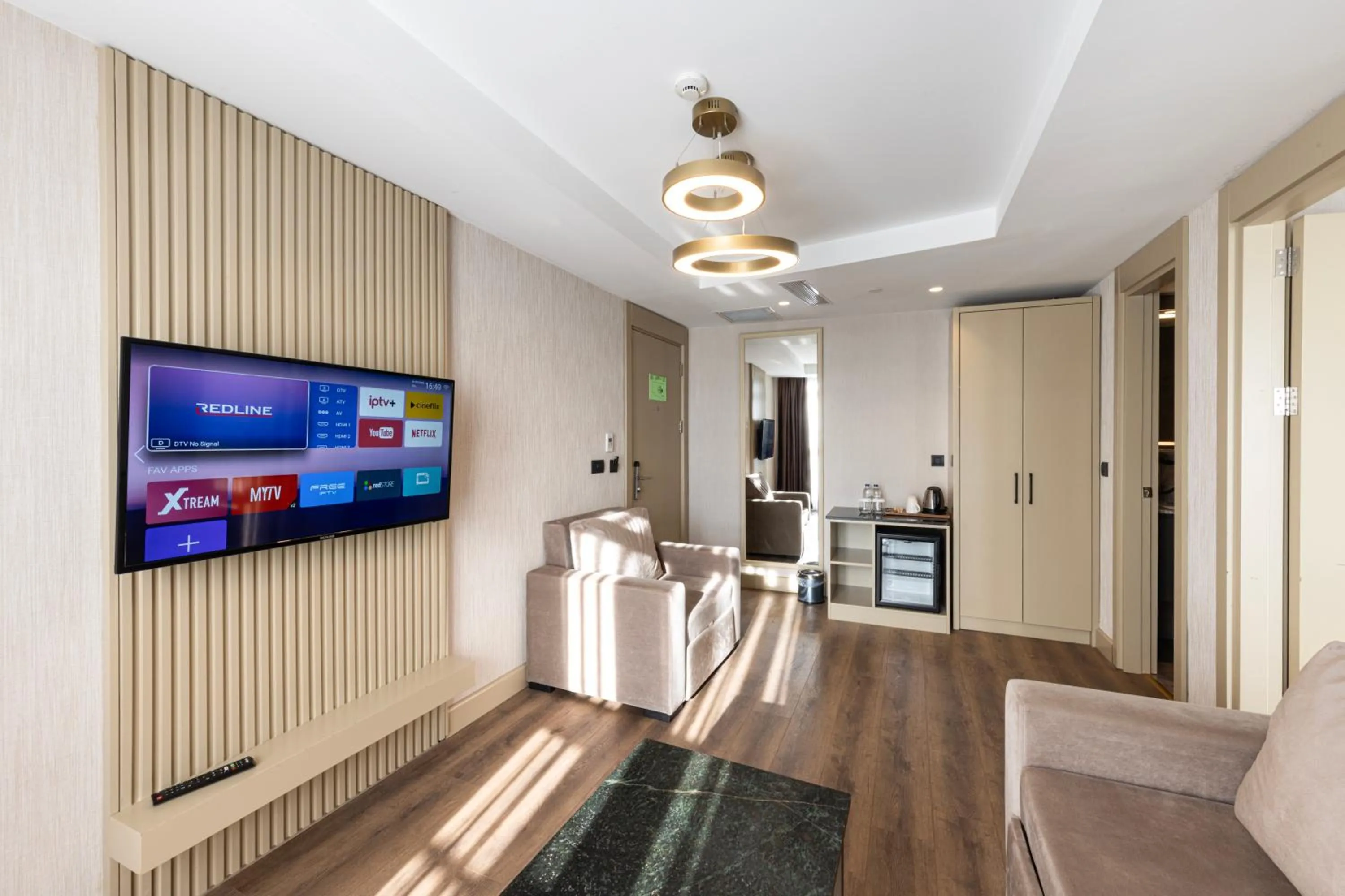 TV and multimedia in THE NEST HOTEL