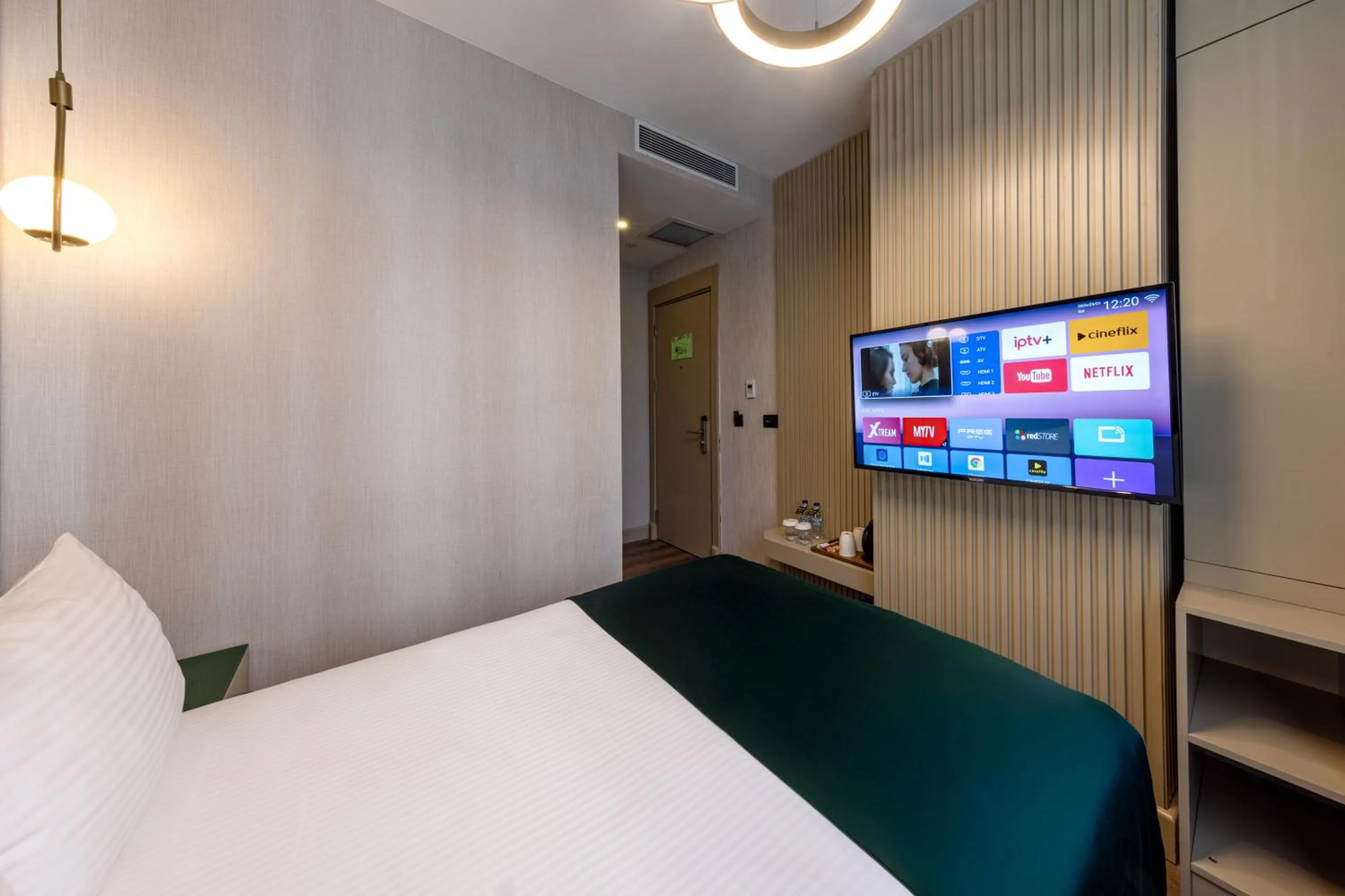 TV and multimedia, Bed in THE NEST HOTEL