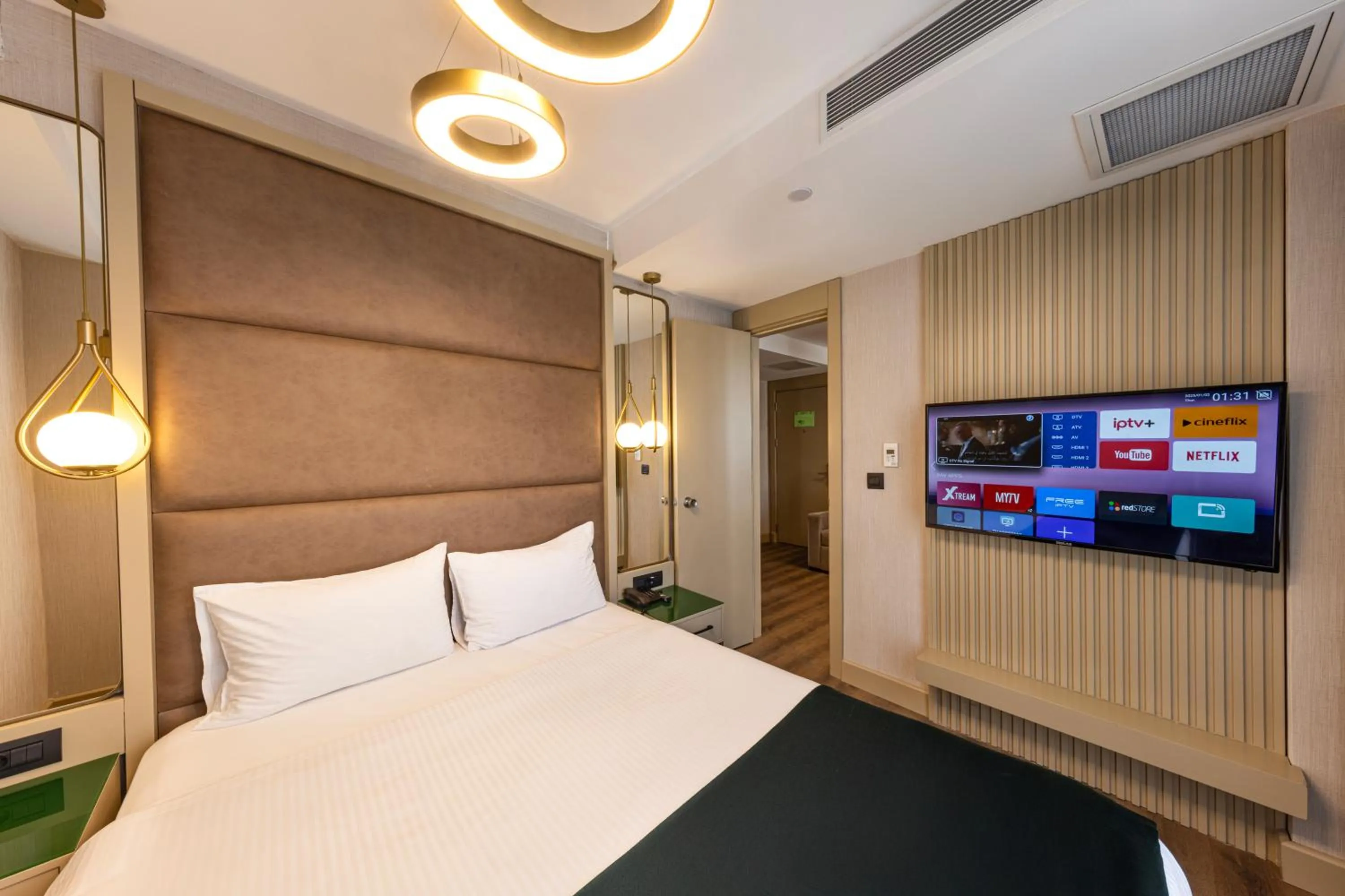 TV and multimedia, Bed in THE NEST HOTEL