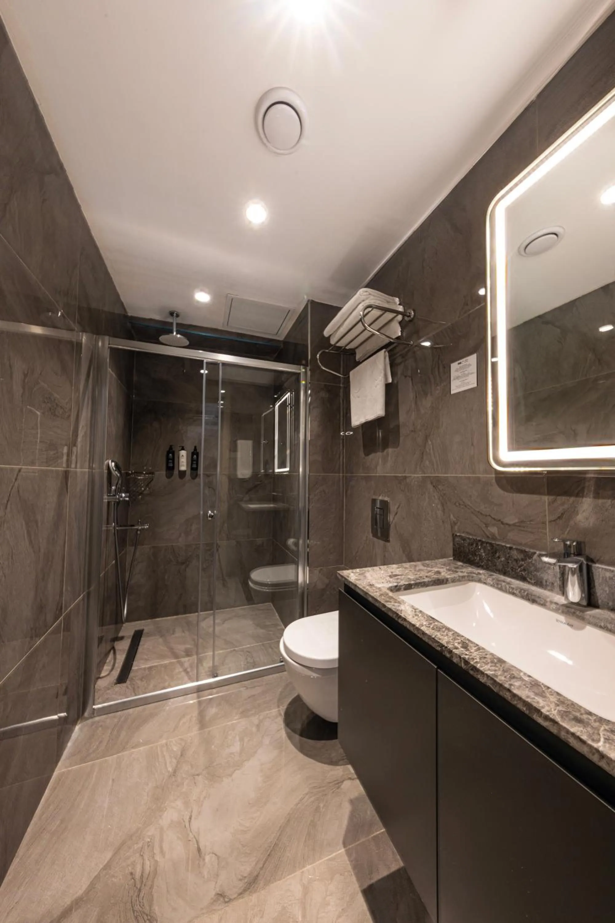 Shower in THE NEST HOTEL