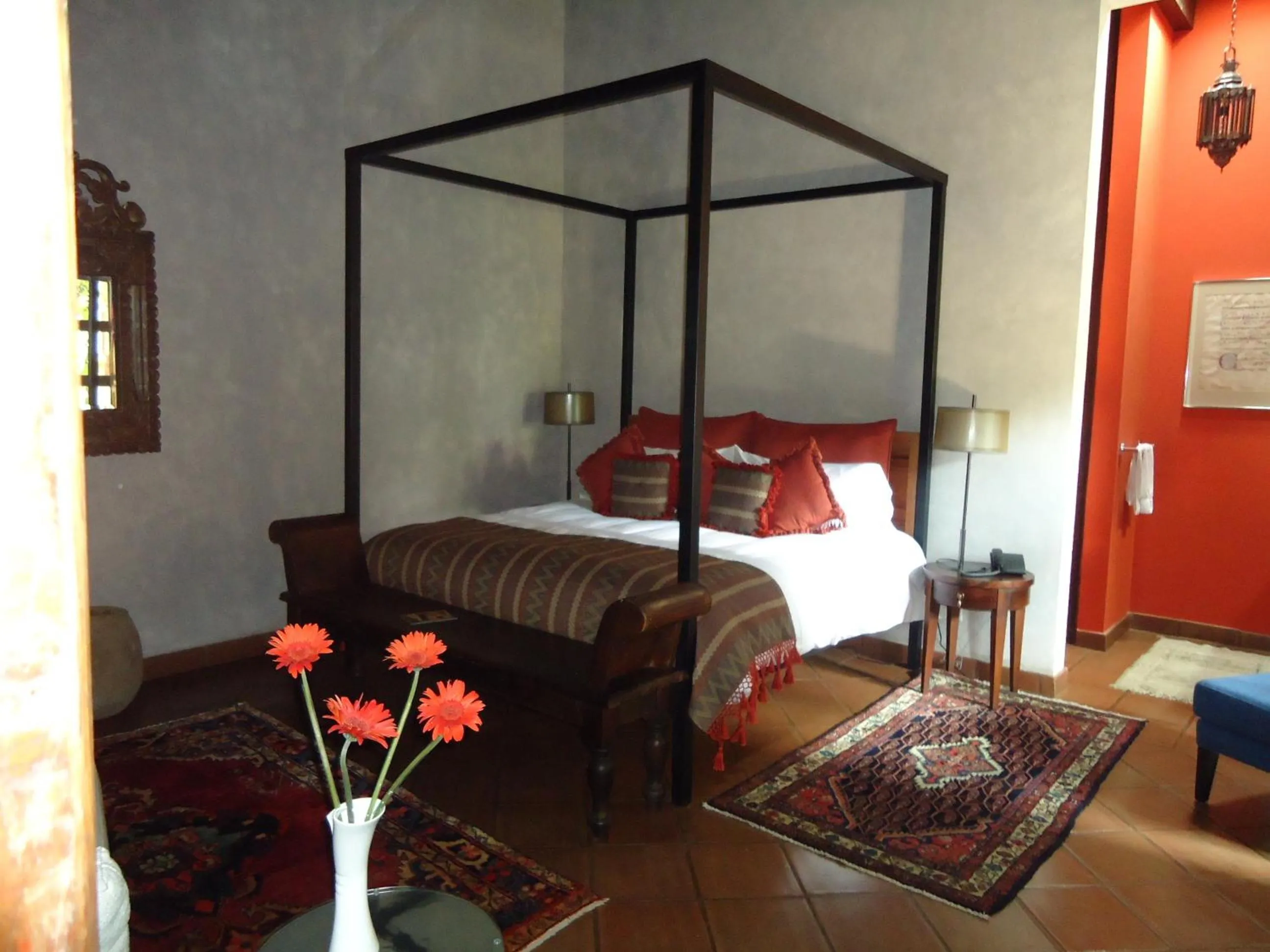 Photo of the whole room, Bed in San Rafael Hotel