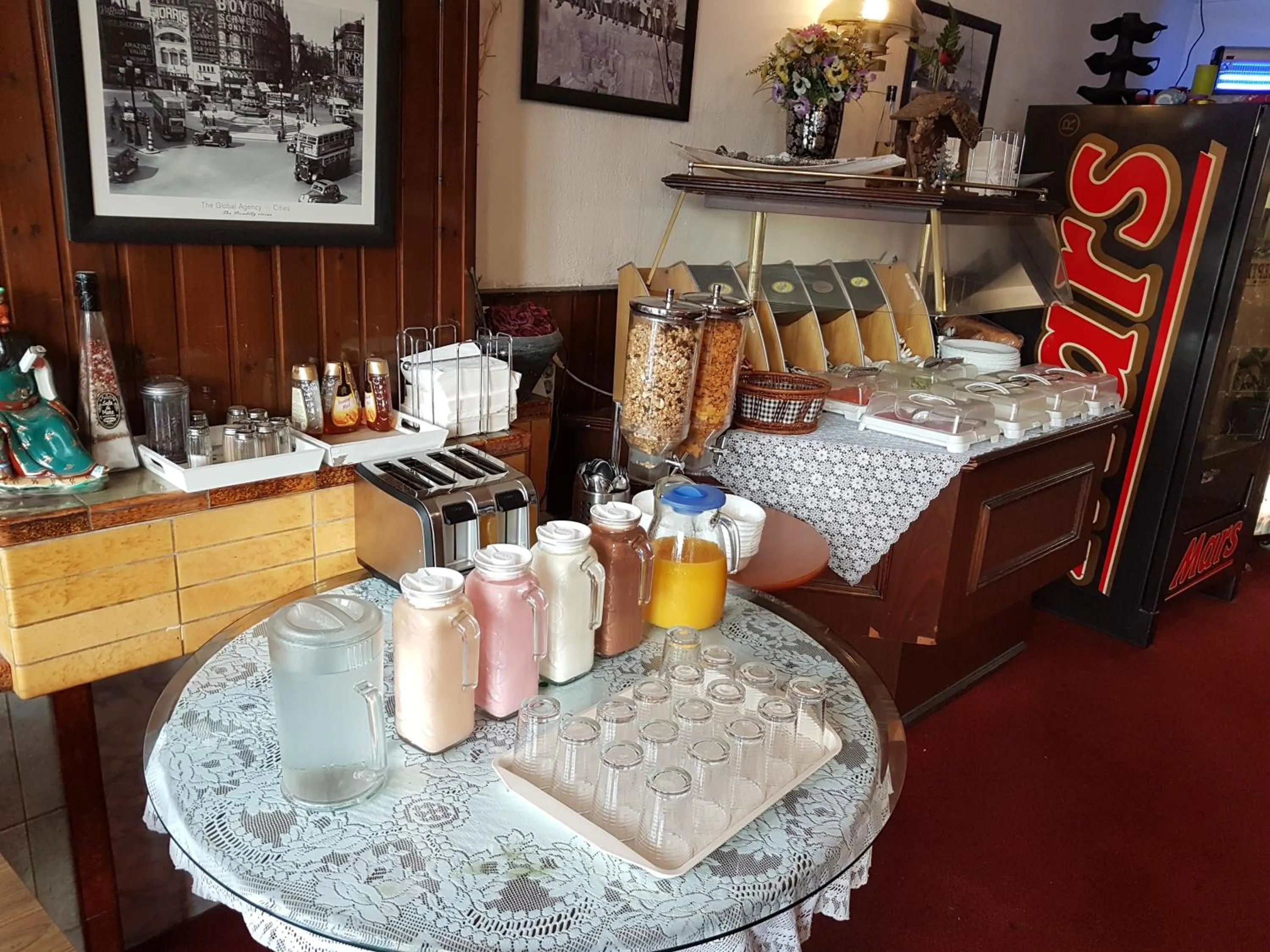 Breakfast in Budget Hotel Neutraal