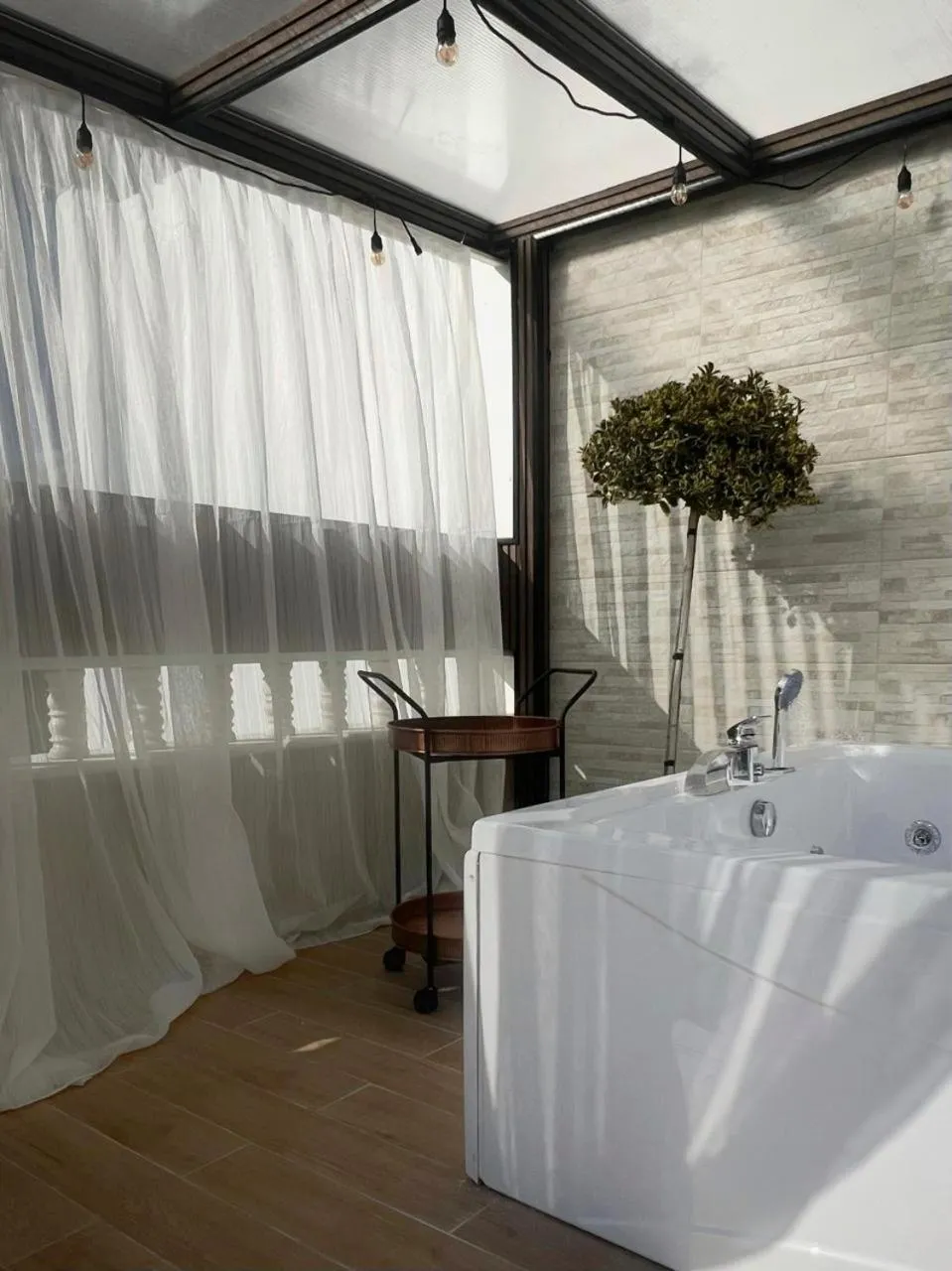 Hot Tub in The Green Oasis Otel Spa