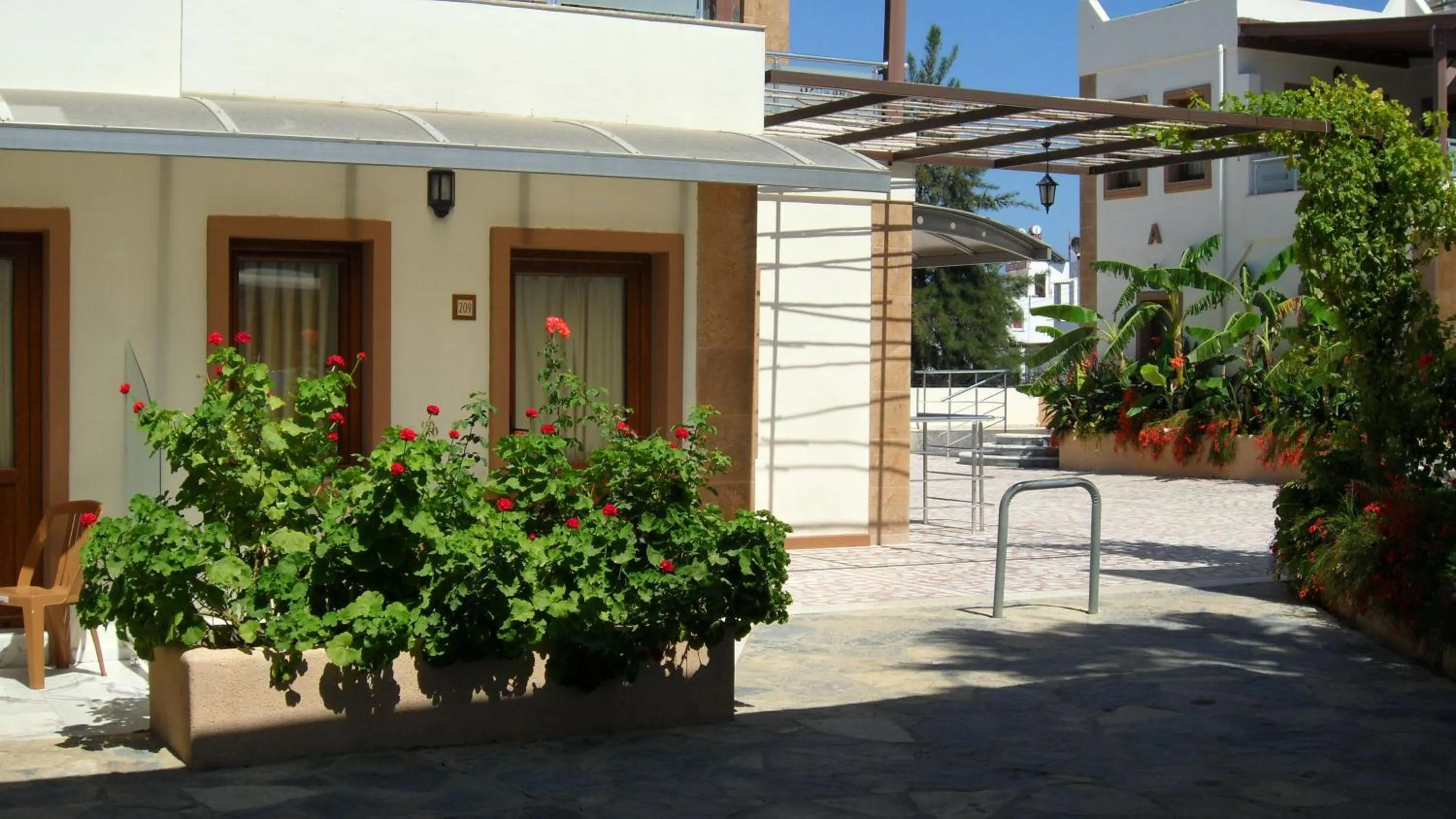 Garden in Ozukara Apart 1