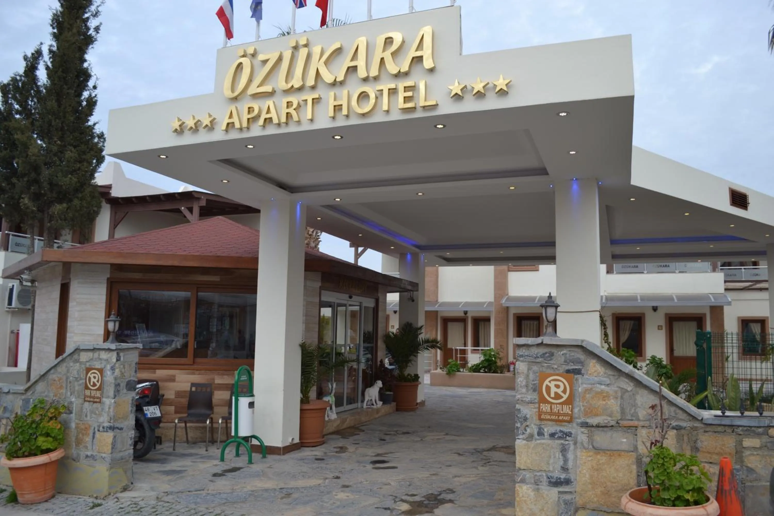 Facade/entrance in Ozukara Apart 1