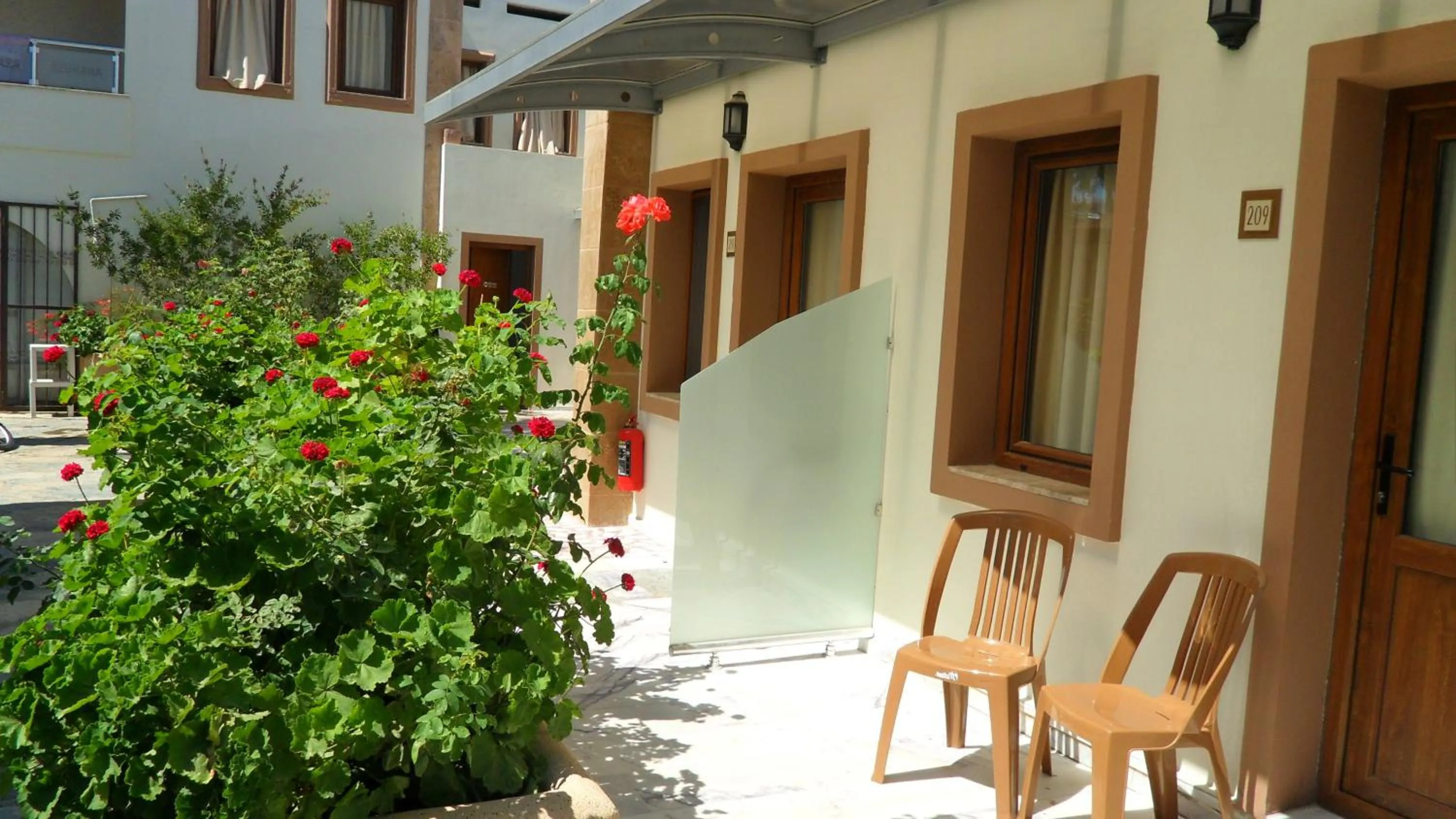 Facade/entrance in Ozukara Apart 1