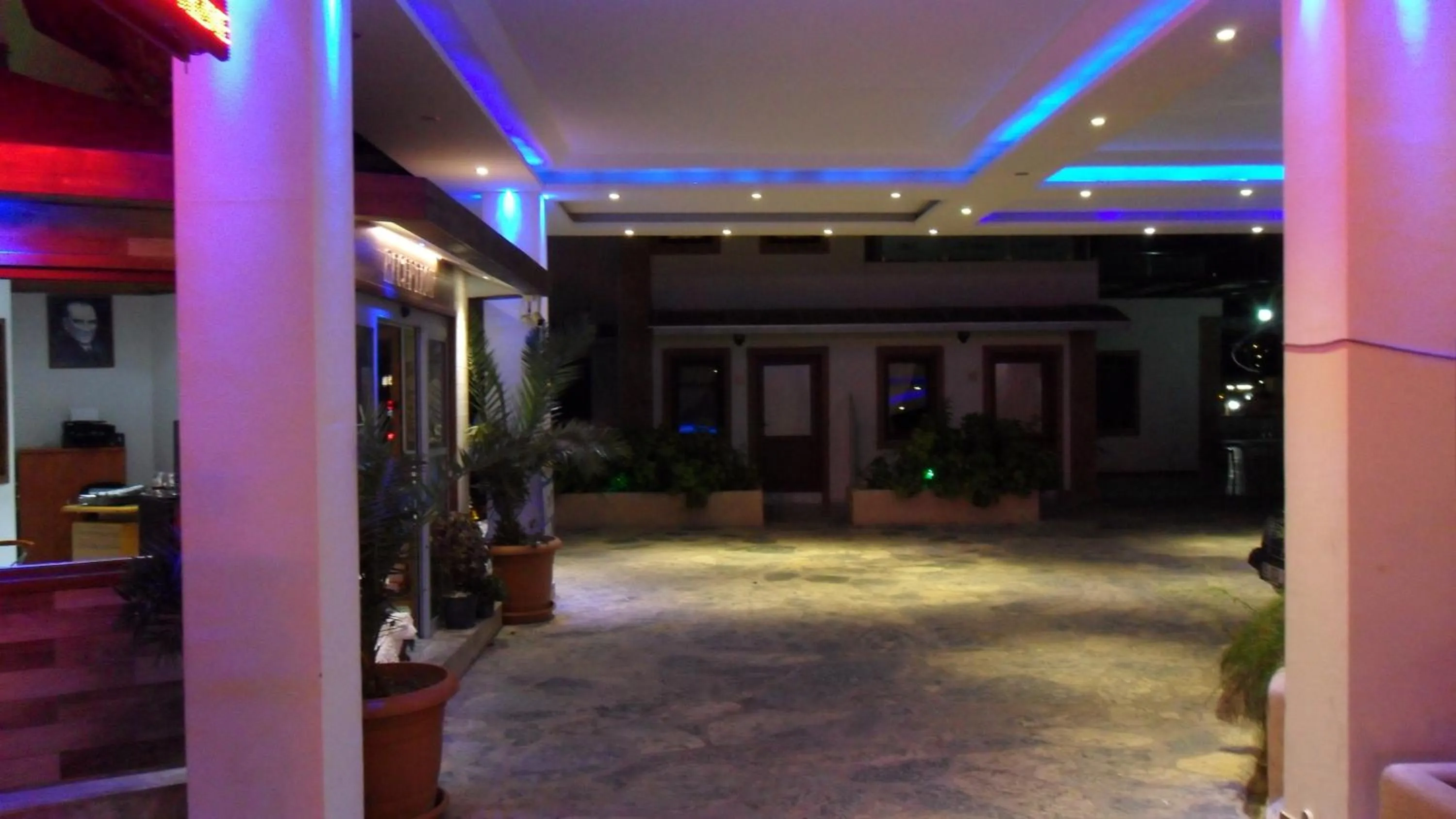 Facade/entrance in Ozukara Apart 1