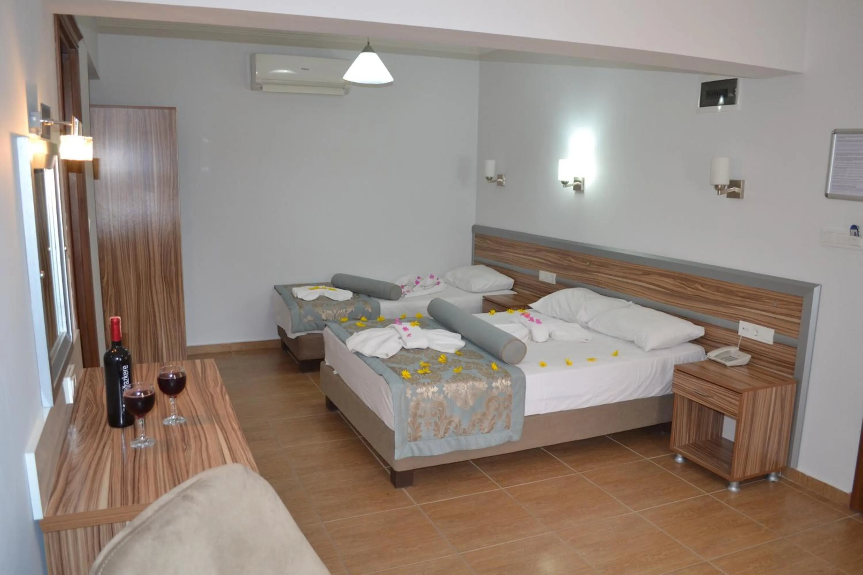 Bedroom, Bed in Ozukara Apart 1