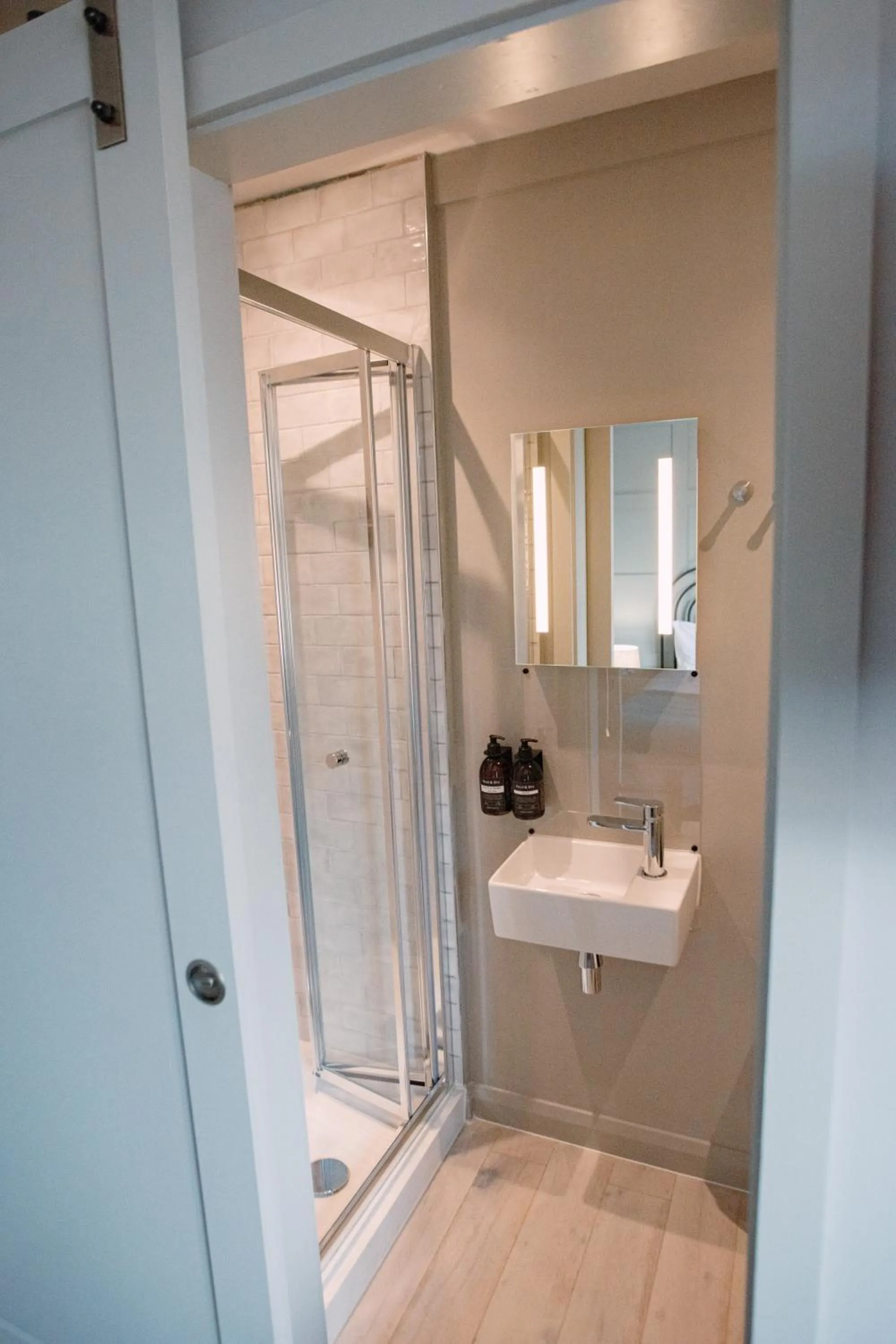 Shower in The Print House Inn