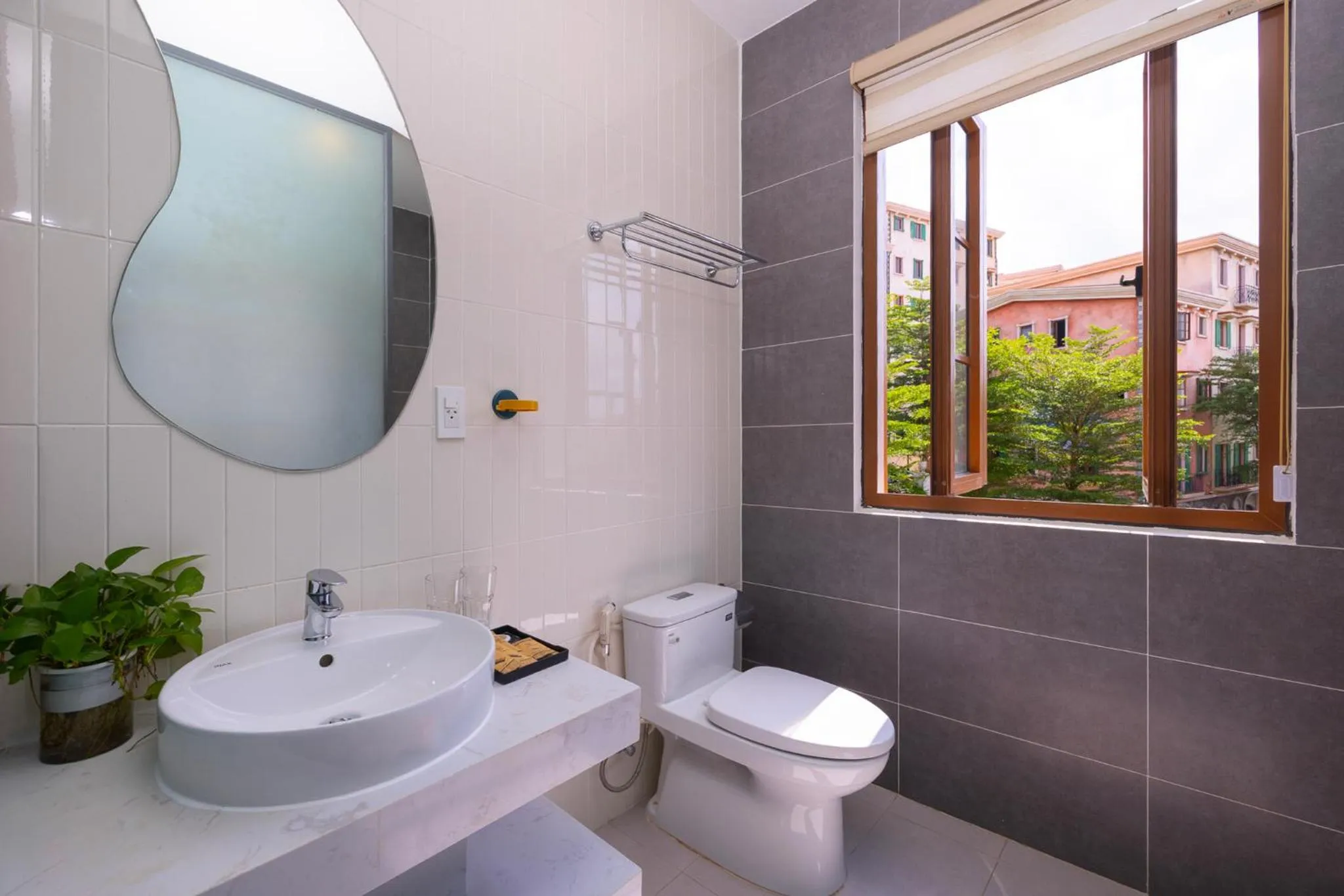 Shower in Lotus Home Cafe