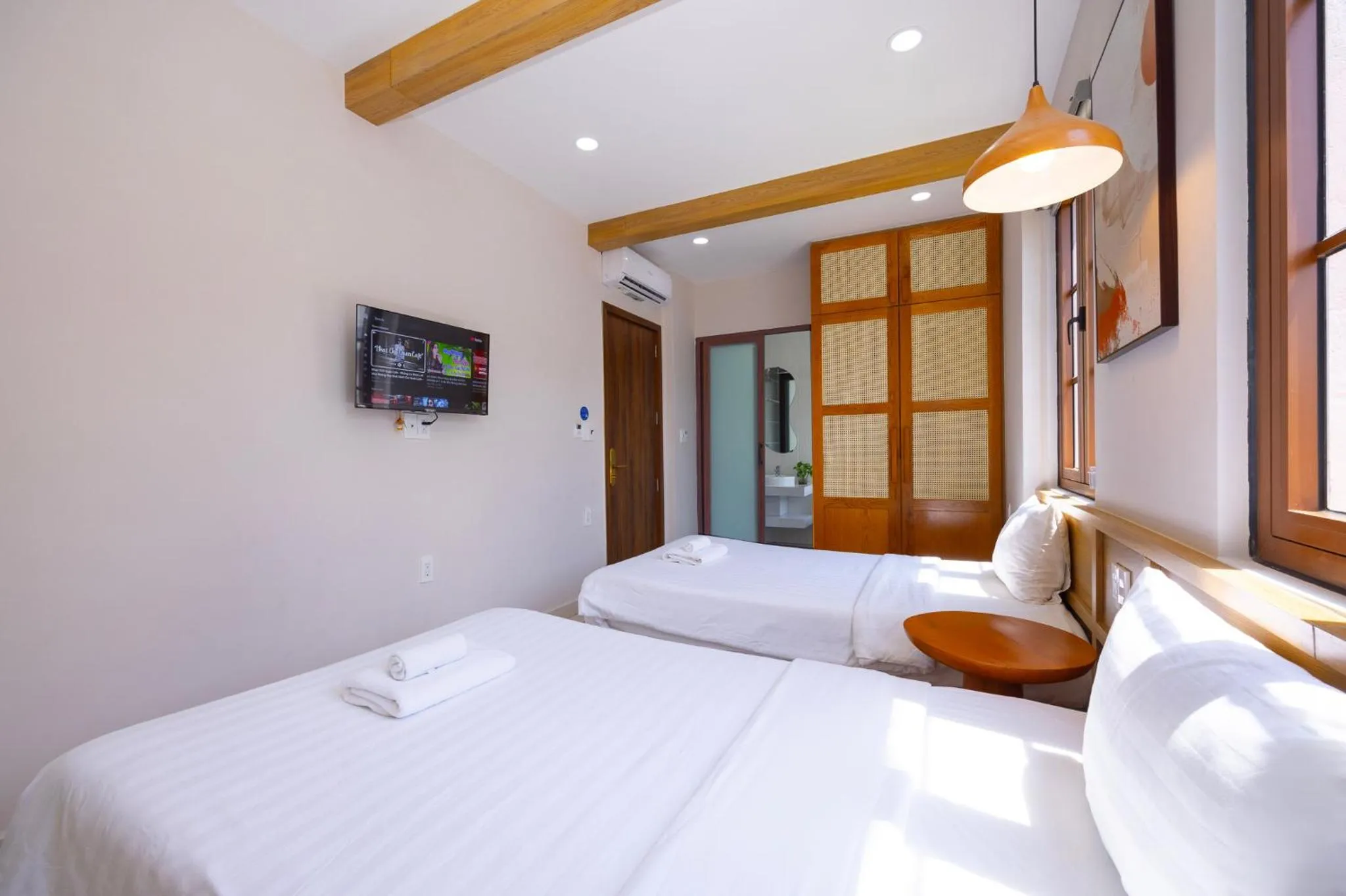 Photo of the whole room, Bed in Lotus Home Cafe