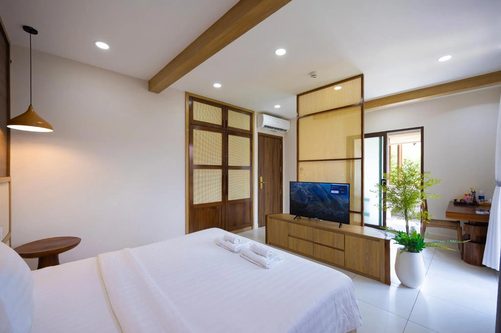 Photo of the whole room, Bed in Lotus Home Cafe