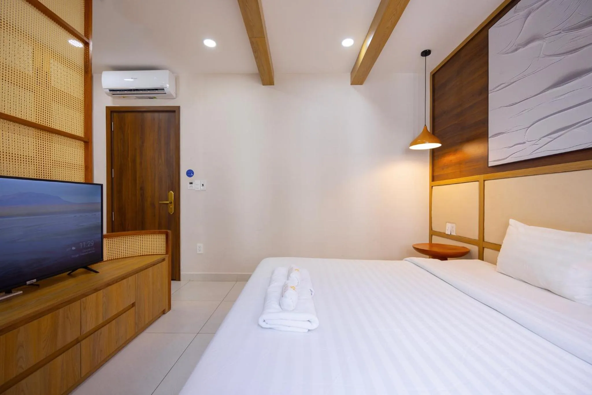 Photo of the whole room, Bed in Lotus Home Cafe