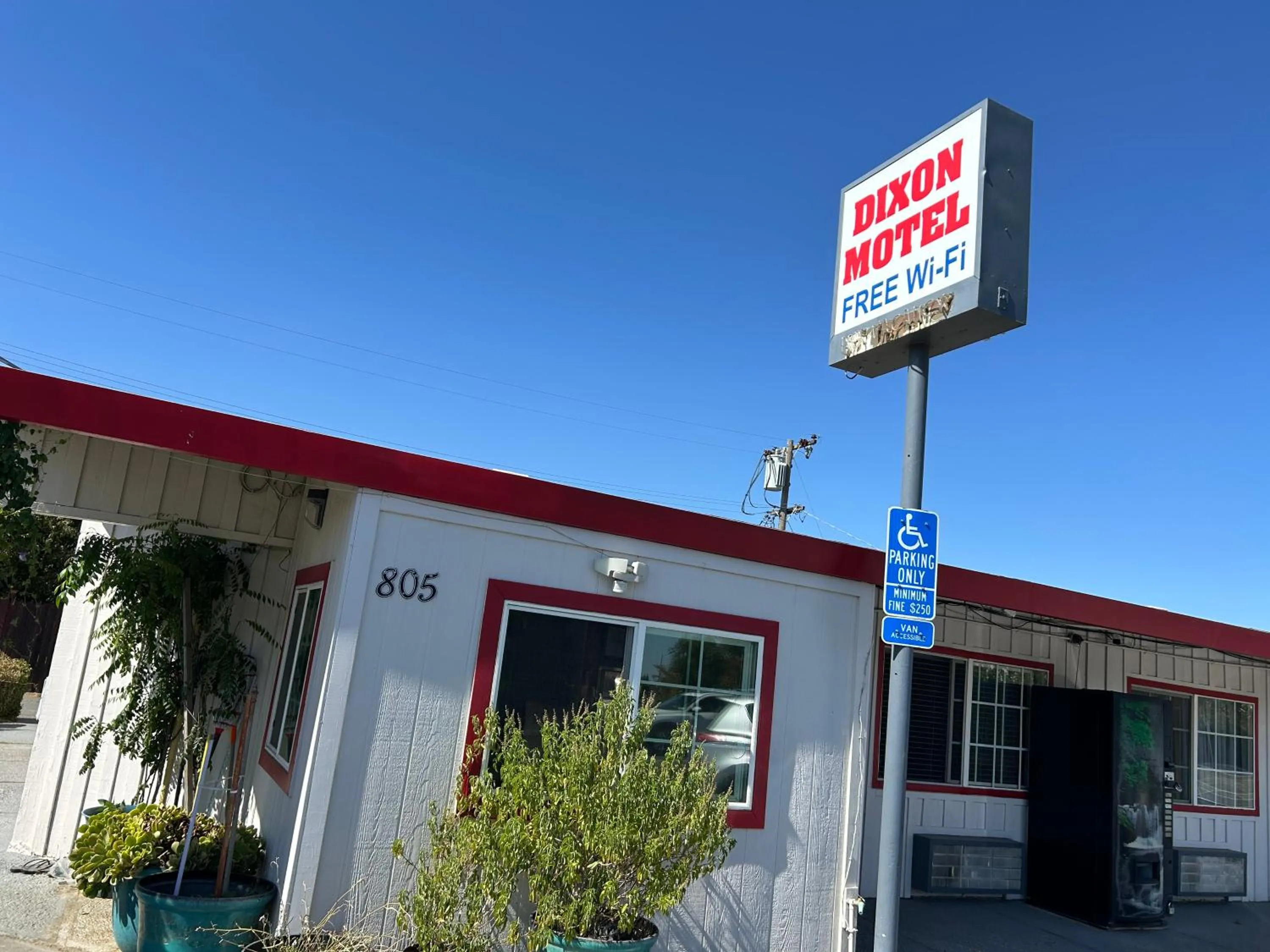 Logo/Certificate/Sign in Dixon Motel
